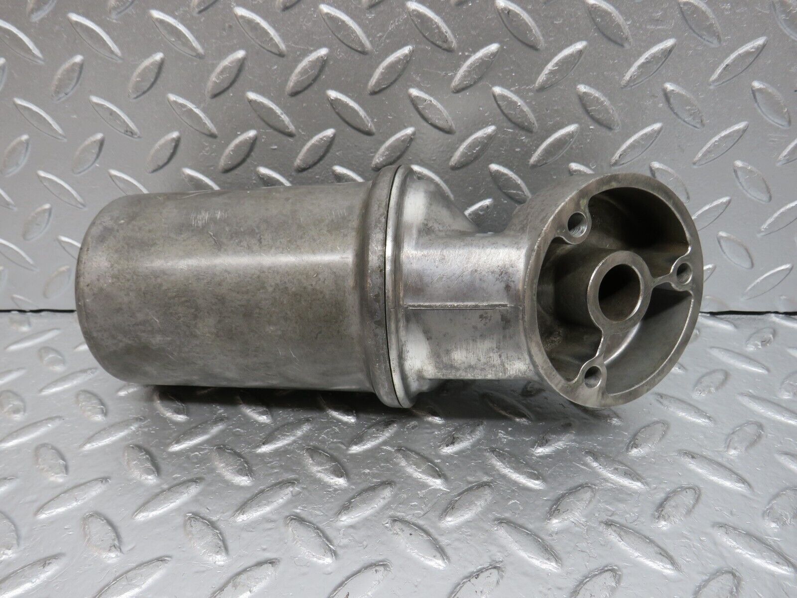 32750 Mercedes-Benz C107 R107 350 V8 Oil Filter Housing 1161840309