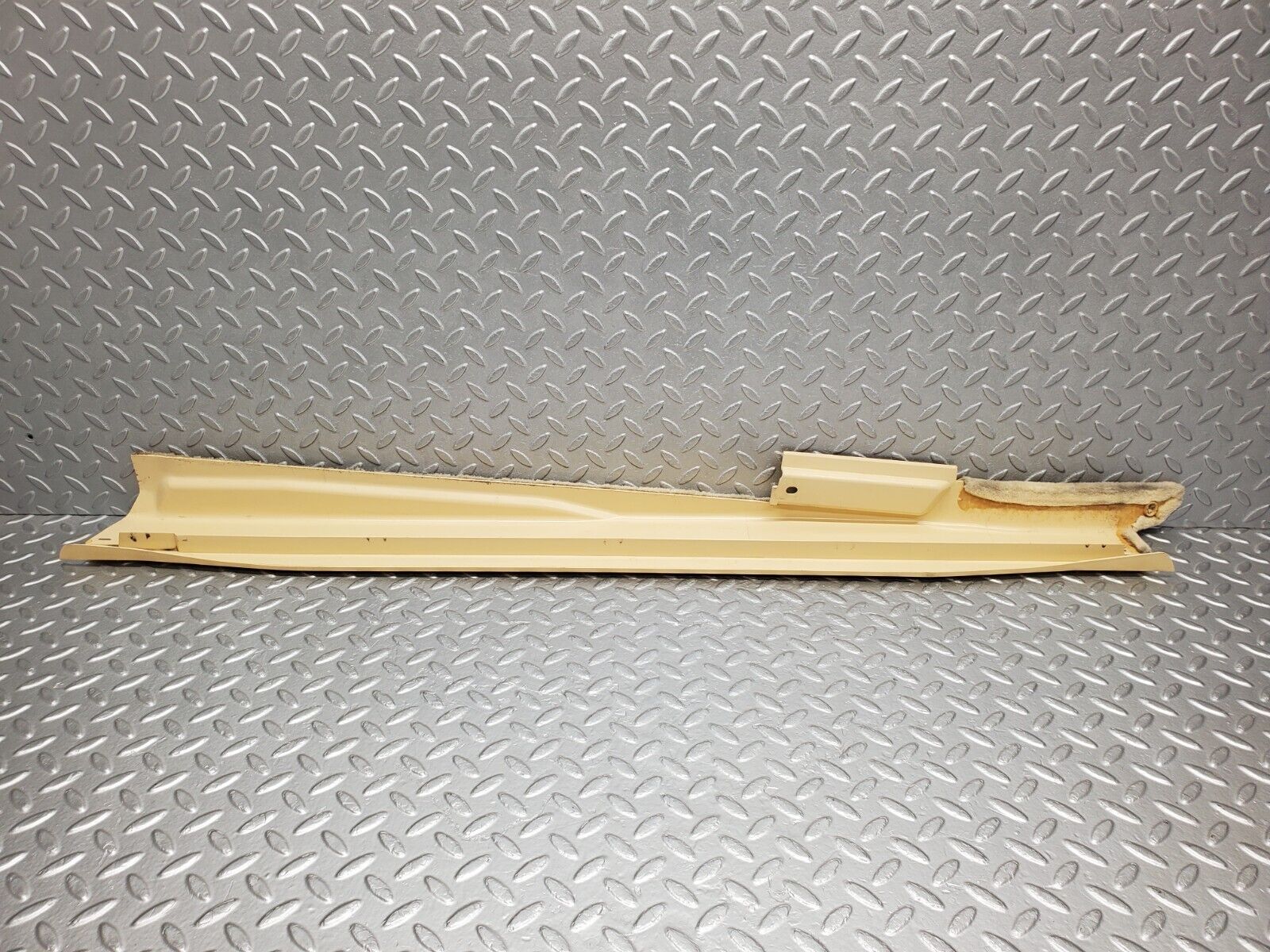 46816 Mercedes-Benz R129 320SL Coupe Left Door Sill Trim Beige 1296800135
