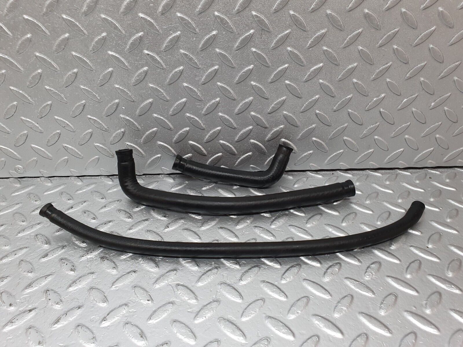 41623 Mercedes-Benz W124 200E Carburettor Heating Coolant Hose Pipe 1022031182