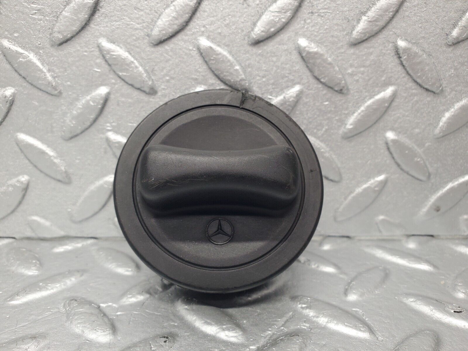 46110 Mercedes-Benz W220 S430 Fuel Tank Cap 2204700005