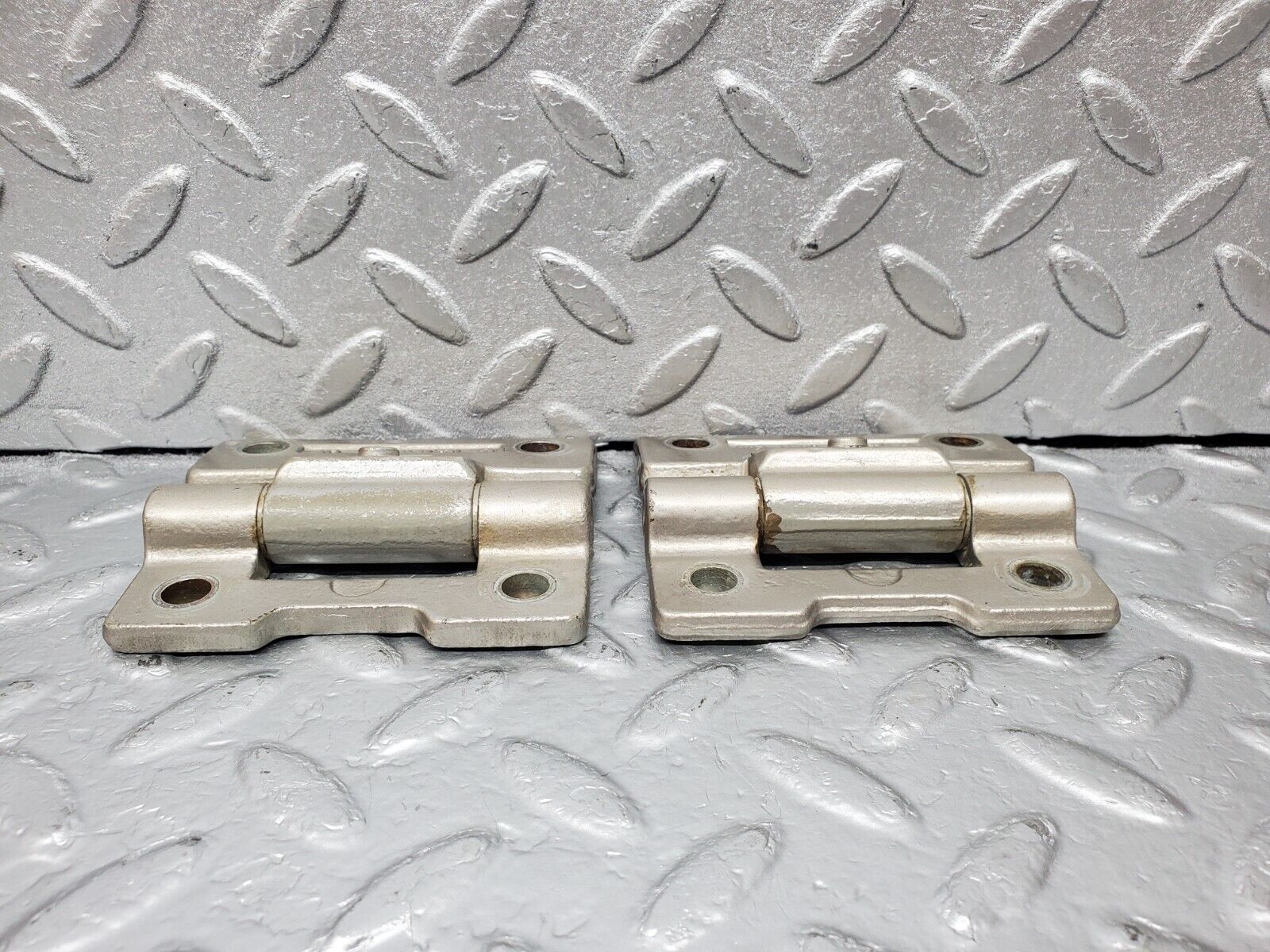 45552 Mercedes-Benz W126 420SE Door Hinge Pair Left Side 1237200037