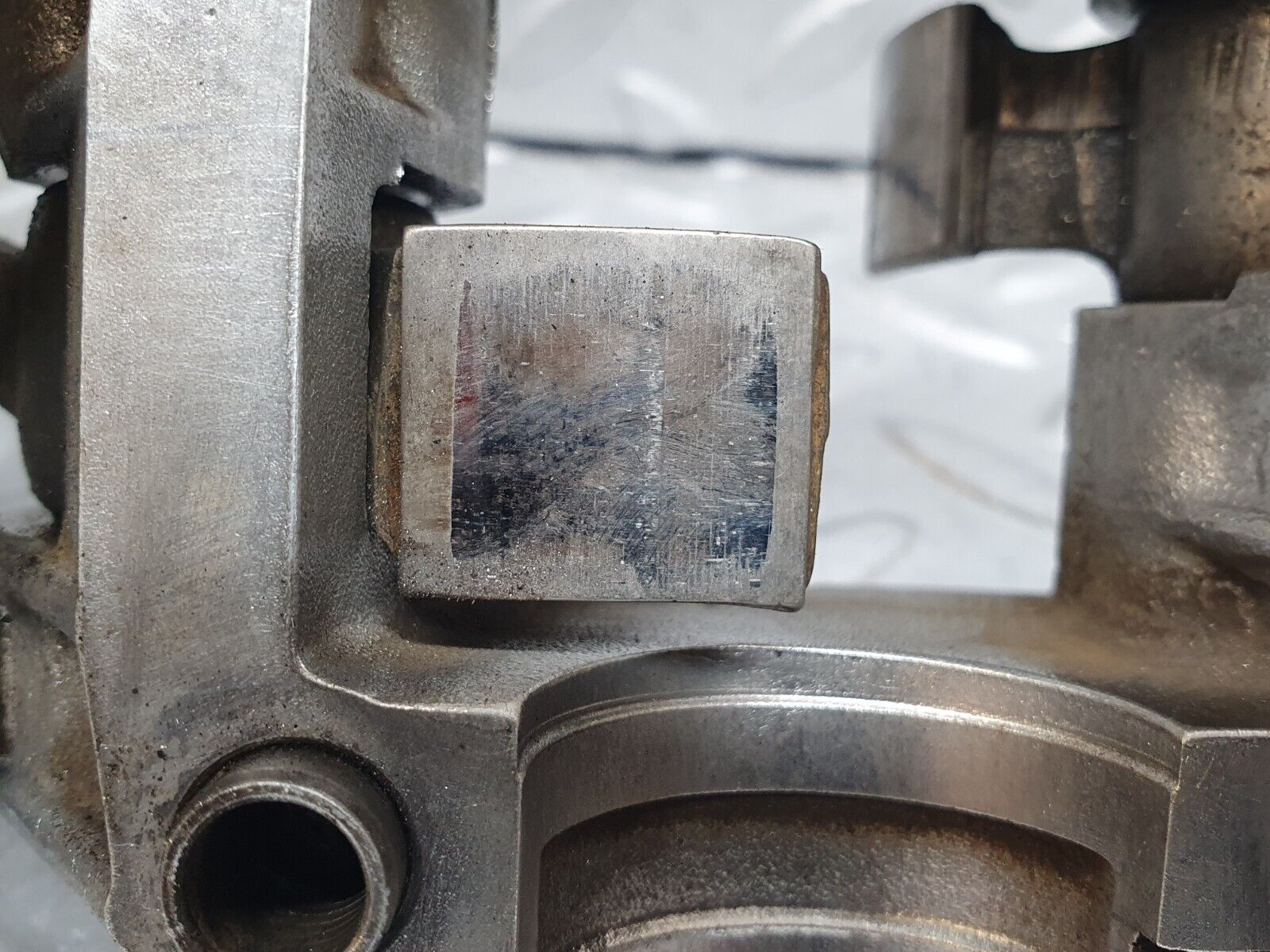 43066 Mercedes-Benz W123 Rocker Arms Camshaft Bearing Block 1020512110