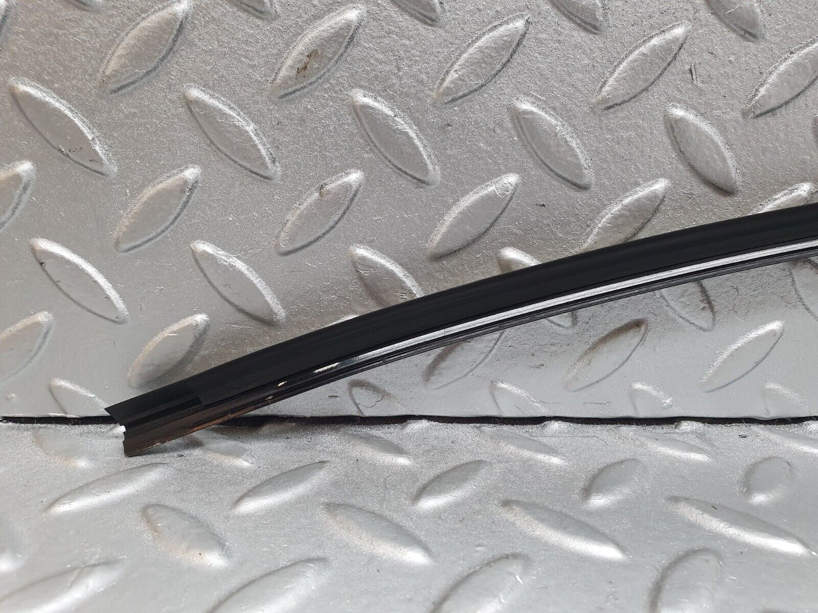 42641 Mercedes-Benz R129 320SL Coupe Front Windscreen Top Chrome Moulding Trim