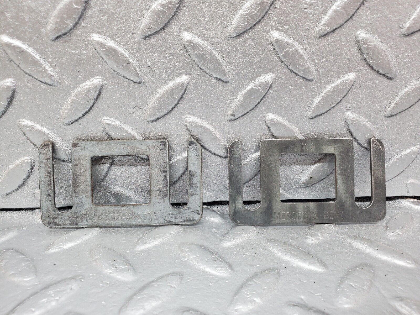 45633 Mercedes-Benz W126 420SE Left Door Lock Latch