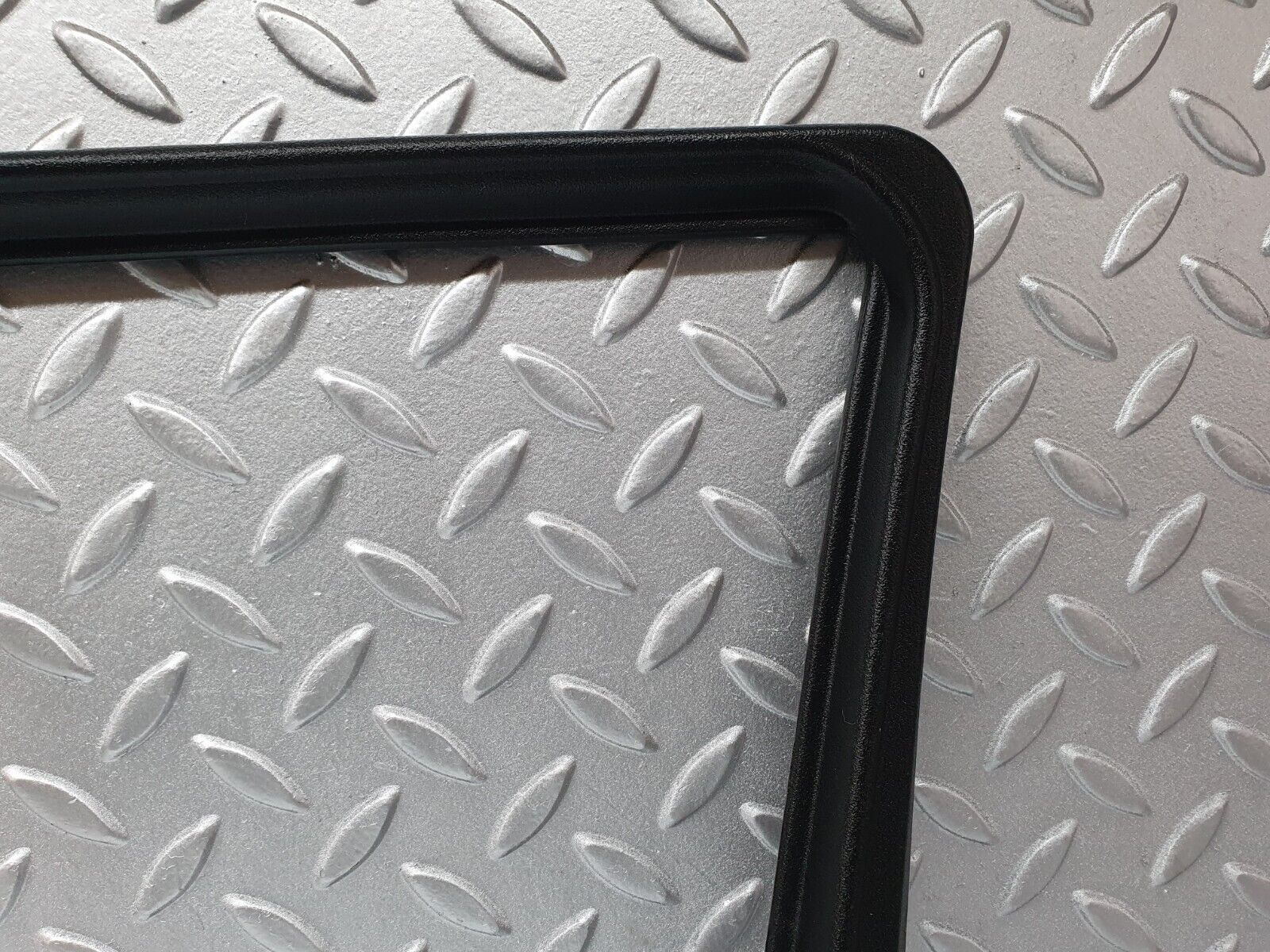 42085 Mercedes-Benz W202 C200 Front Right Door Window Frame Cover 2027250271