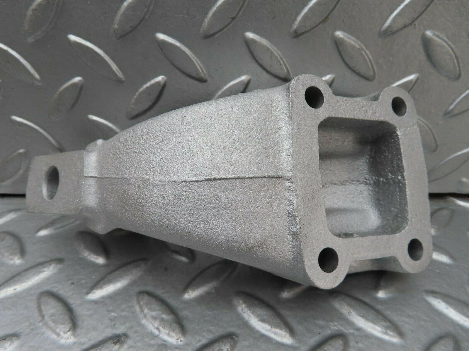 15660 Mercedes-Benz R107 450SL Engine Mount Bracket Right Side 116223460