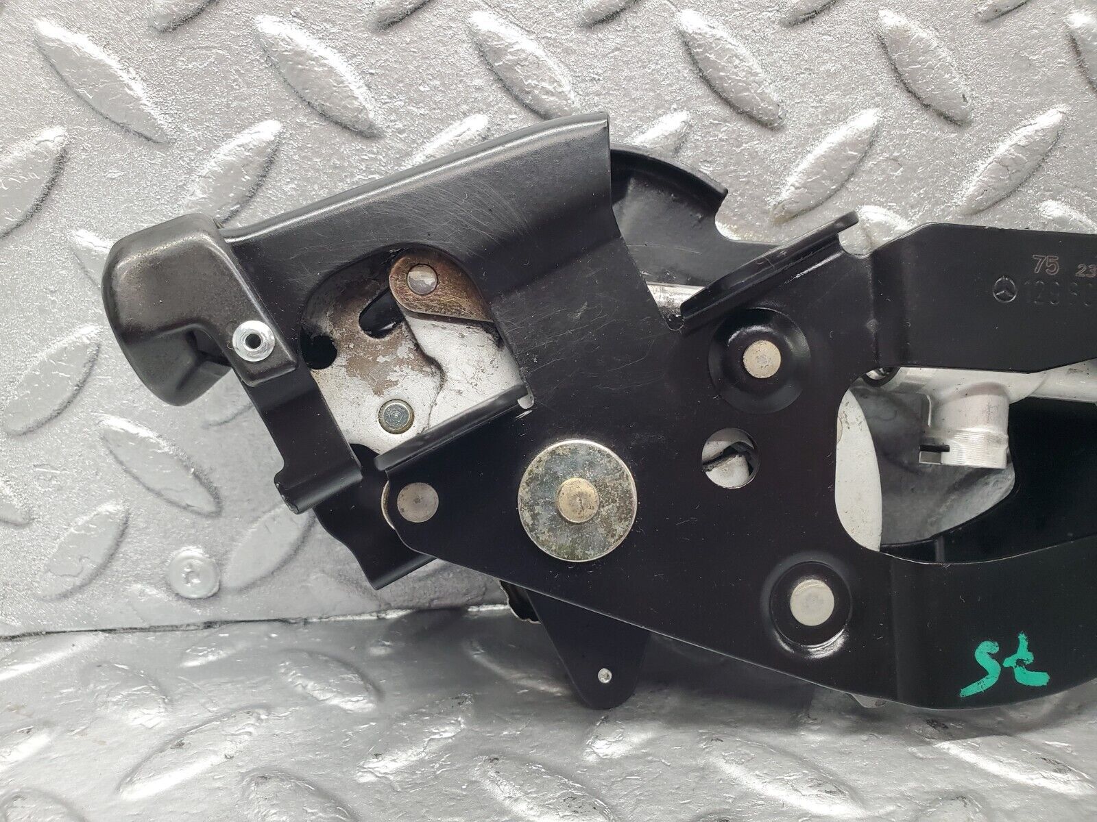 47016 Mercedes-Benz R129 320SL Coupe Rear Right Roof Lock Mechanism 1298001774