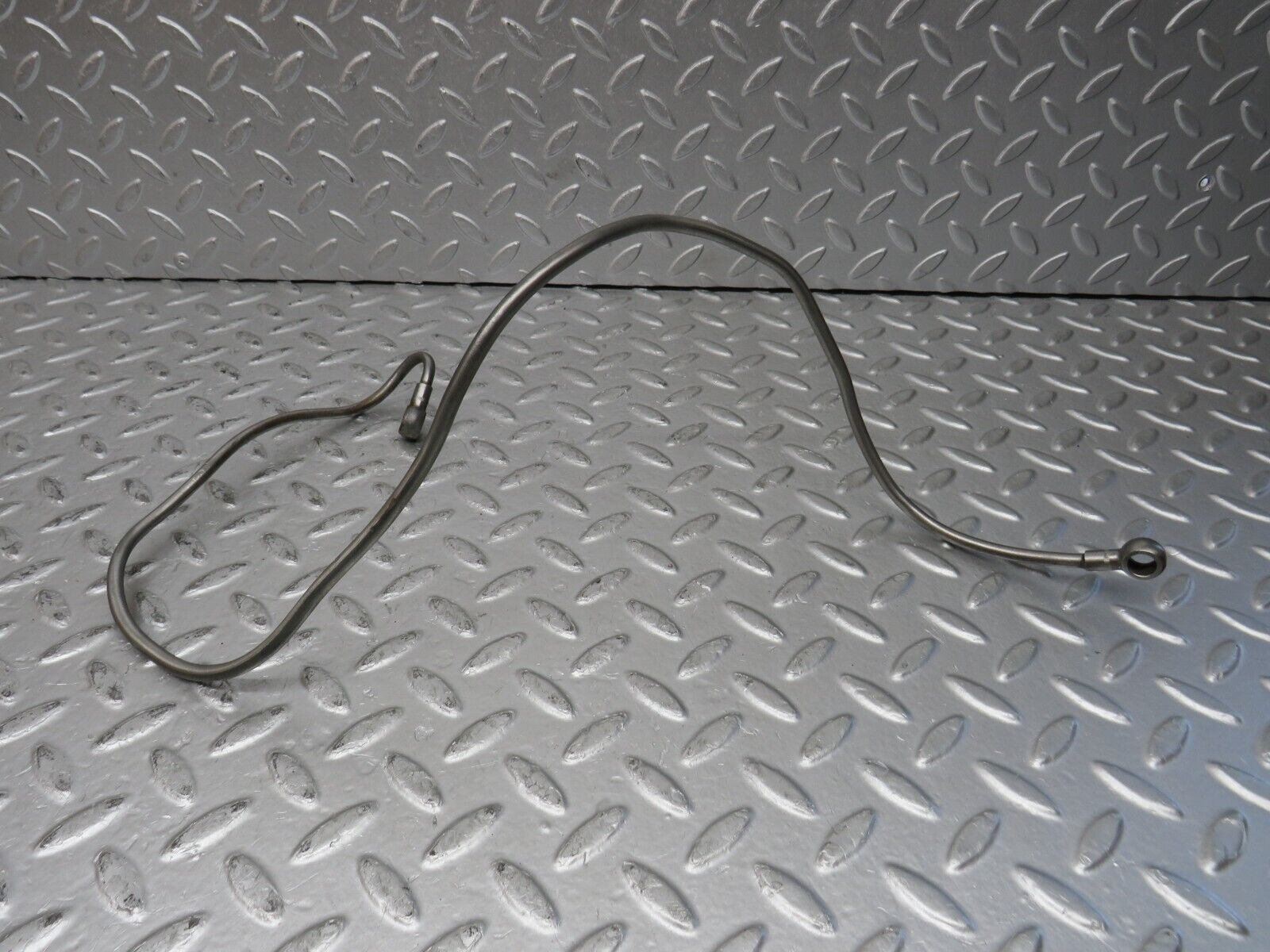 32879 Mercedes-Benz C107 R107 350 V8 Oil Pressure Hose Pipe