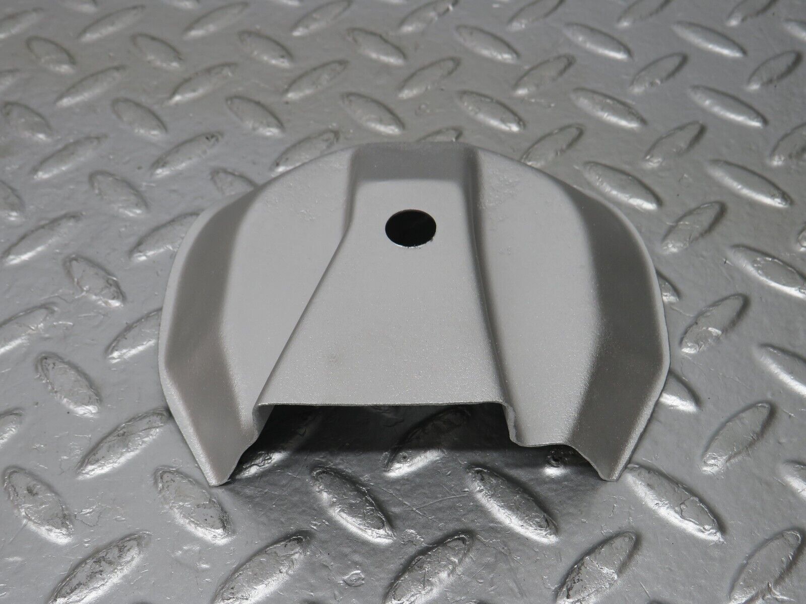 32991 Mercedes-Benz C107 R107 350 V8 Engine Mount Bracket