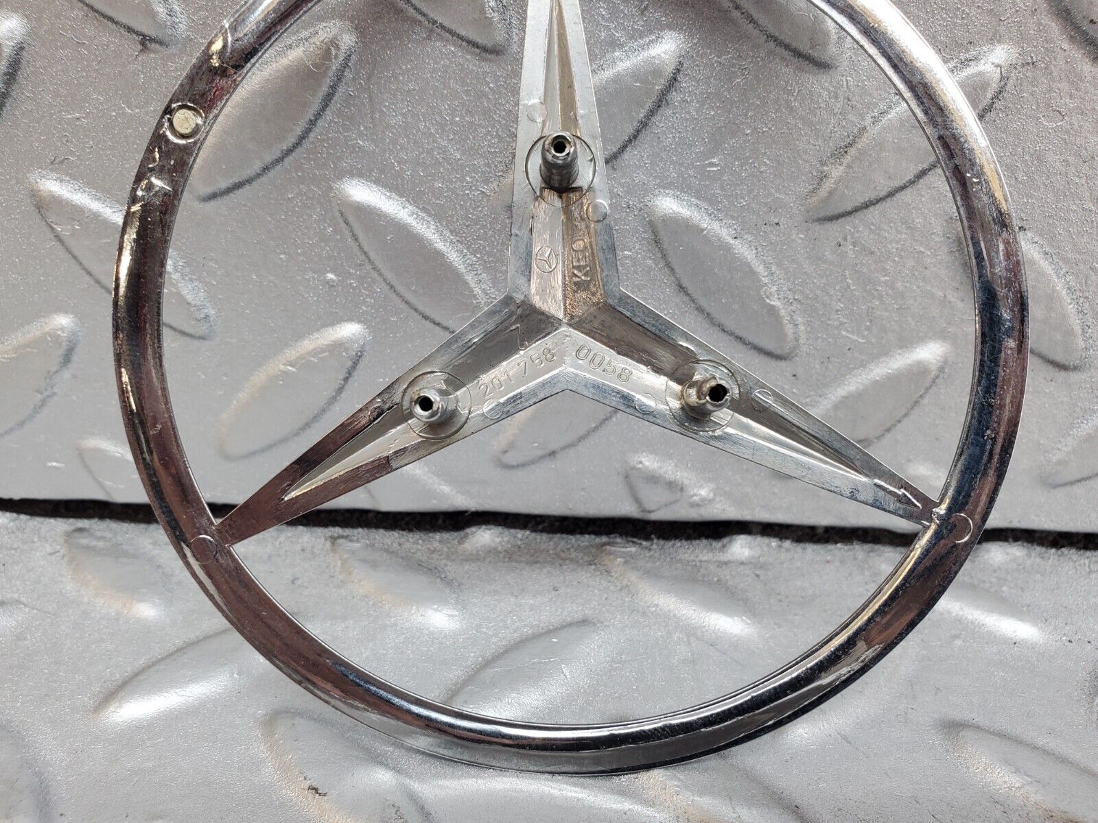 44753 Mercedes-Benz W124 220E Chrome Rear Emblem 2017580058