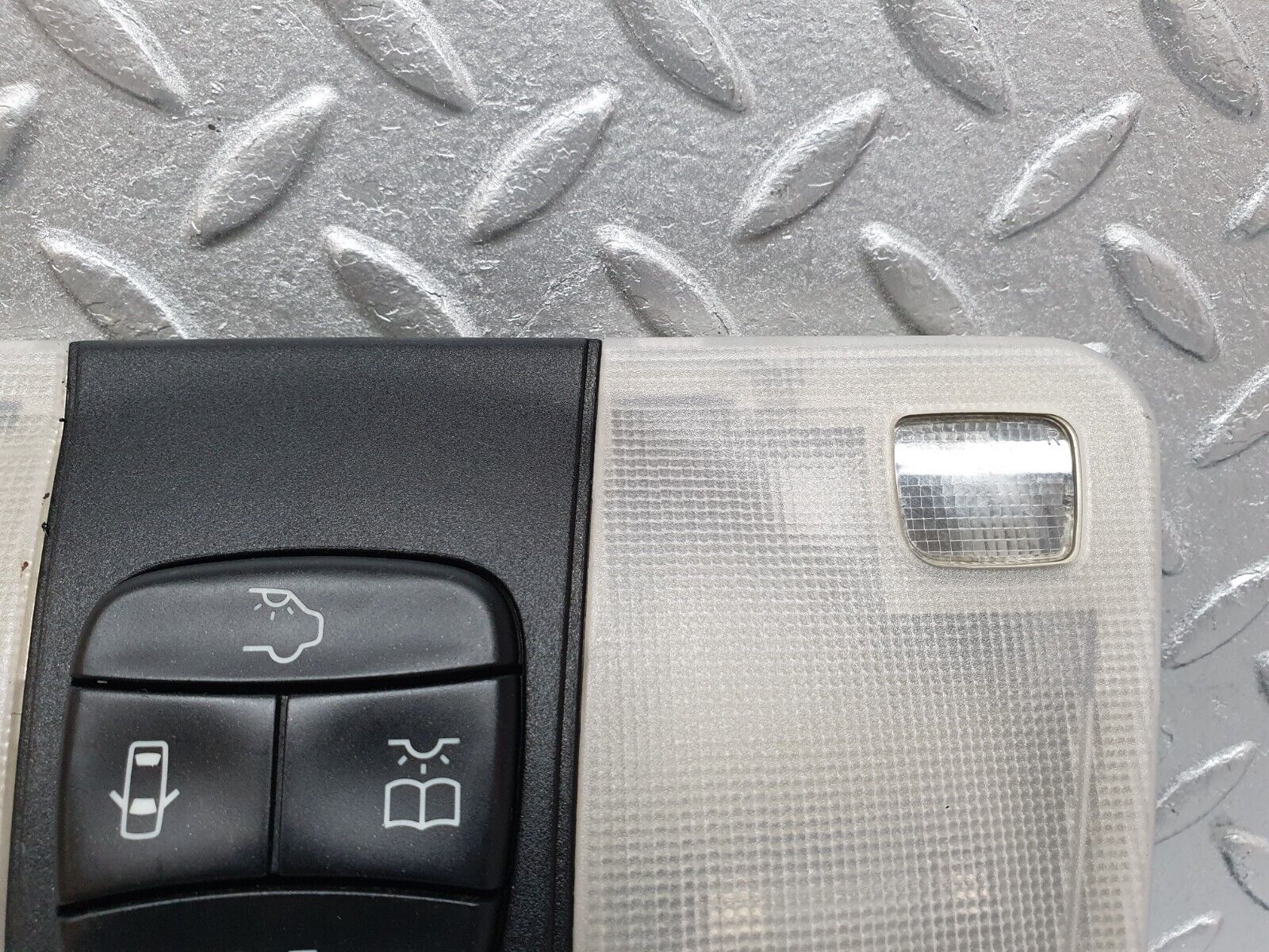 41906 Mercedes-Benz W202 C200 Interior Dome Light Hella 208820 148564 1408300008