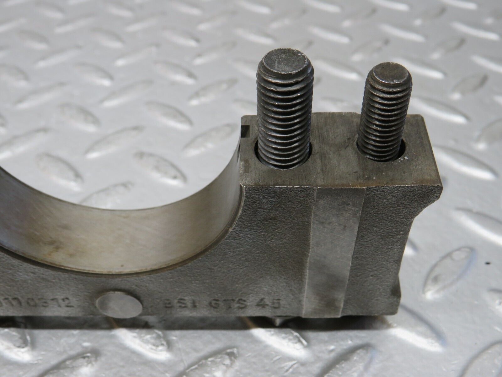 32868 Mercedes-Benz C107 R107 350 V8 Crankshaft Bearing Block 1160110312