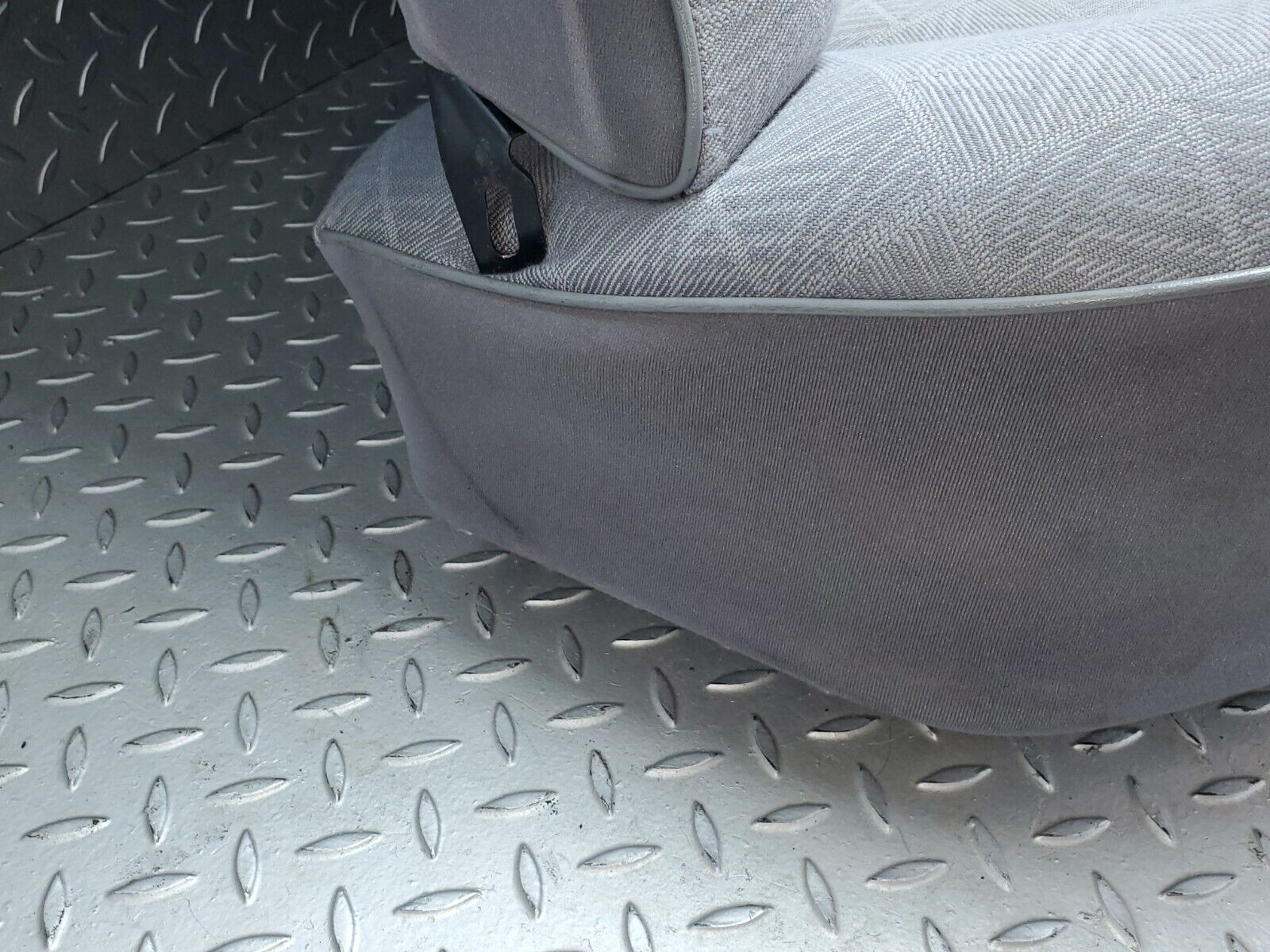 44738 Mercedes-Benz W124 220E Rear Seat 1249202216