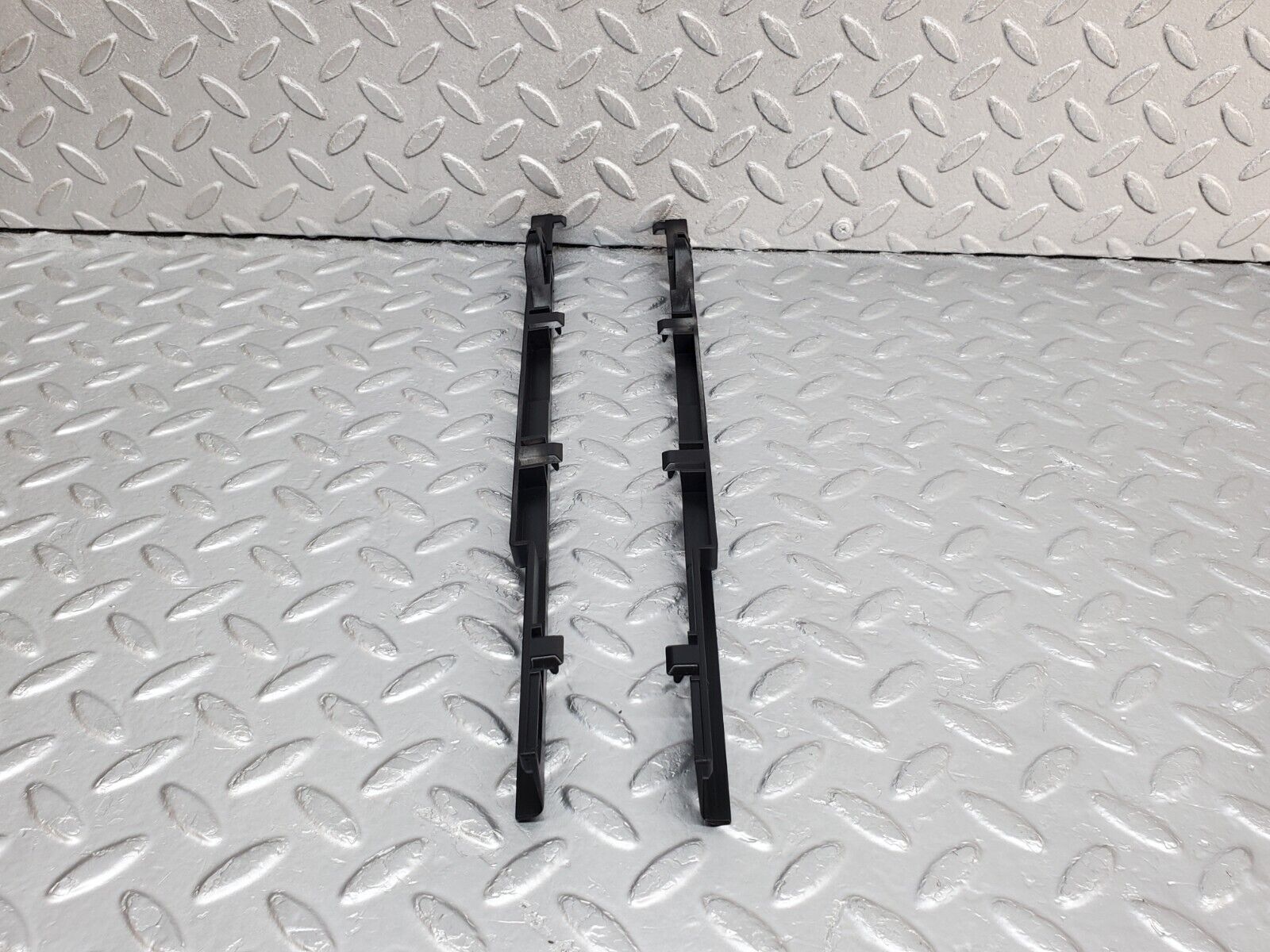 44676 Mercedes-Benz W124 220E Sunroof Frame Guide Rail 1247820131 1247820231