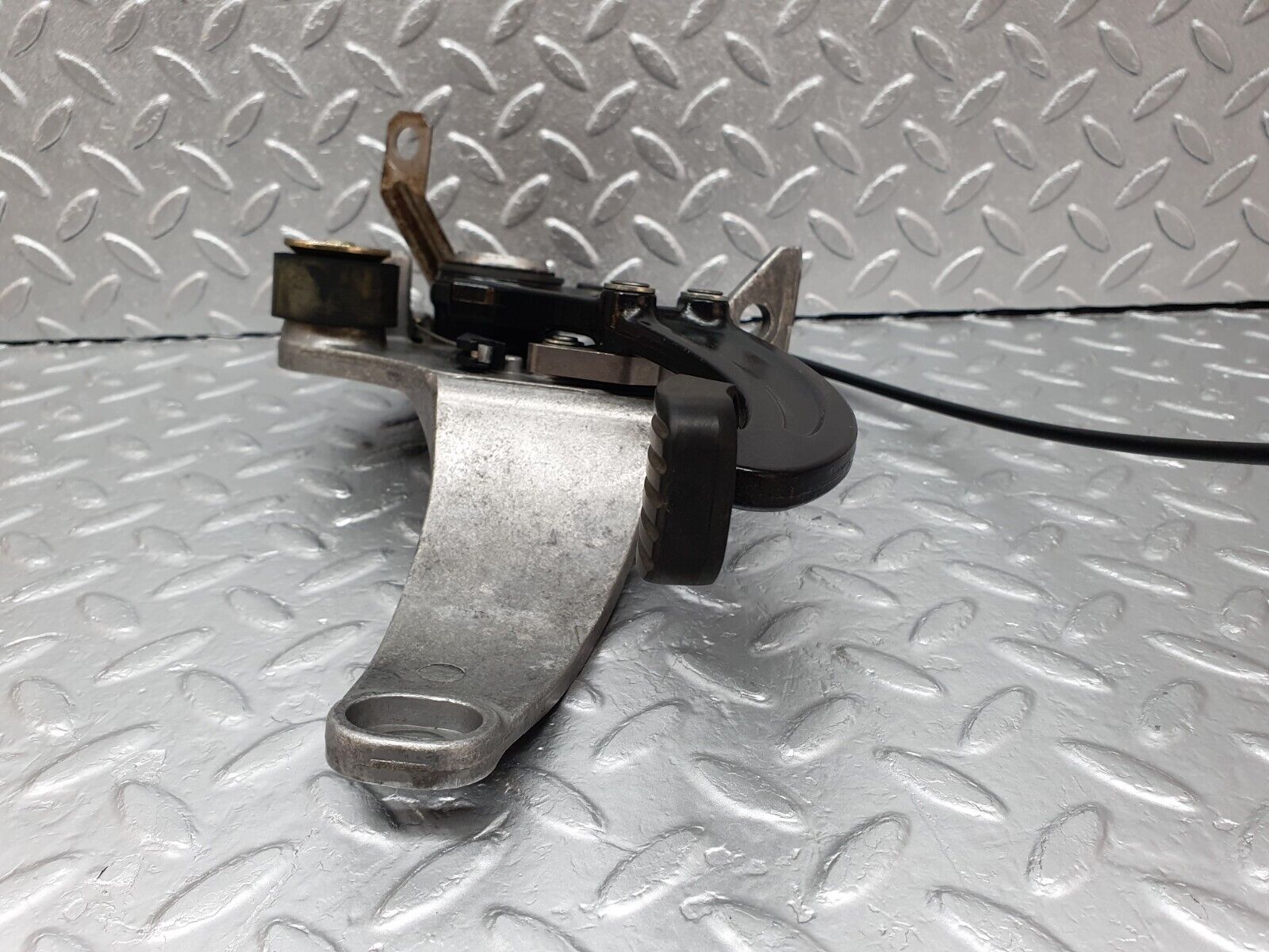 42203 Mercedes-Benz R129 320SL Coupe Parking Brake Pedal 1294270336 1294270101