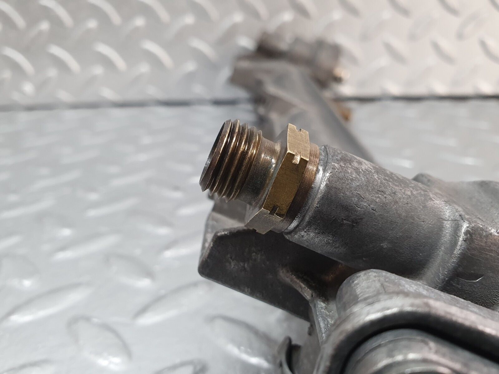 41883 Mercedes-Benz W202 C200 Fuel Injector Rail 1110781045 0000781889