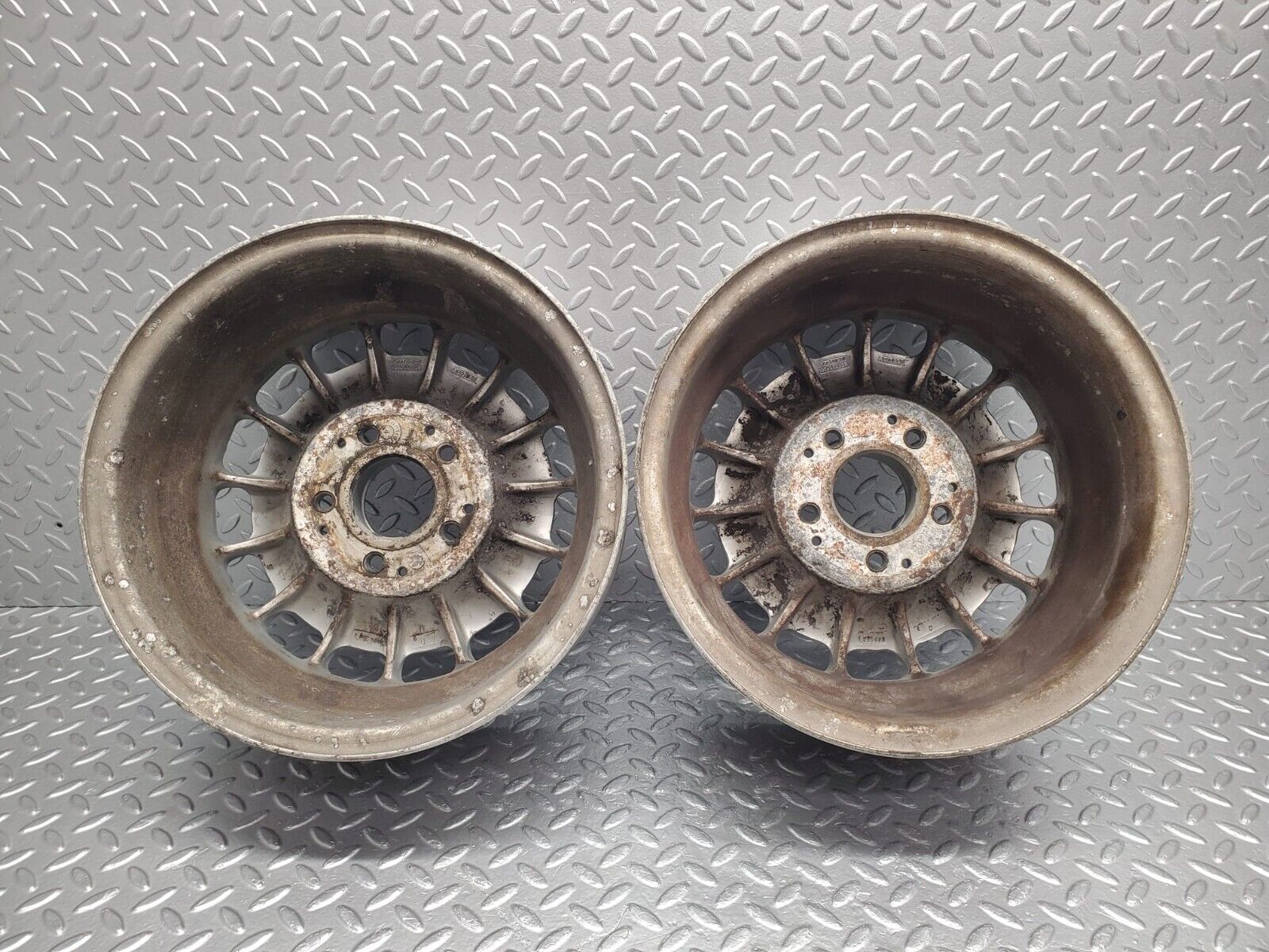 46812 Mercedes-Benz Alloy Wheel Set Mexican Hat 6Jx14H2 ET30 1084000902