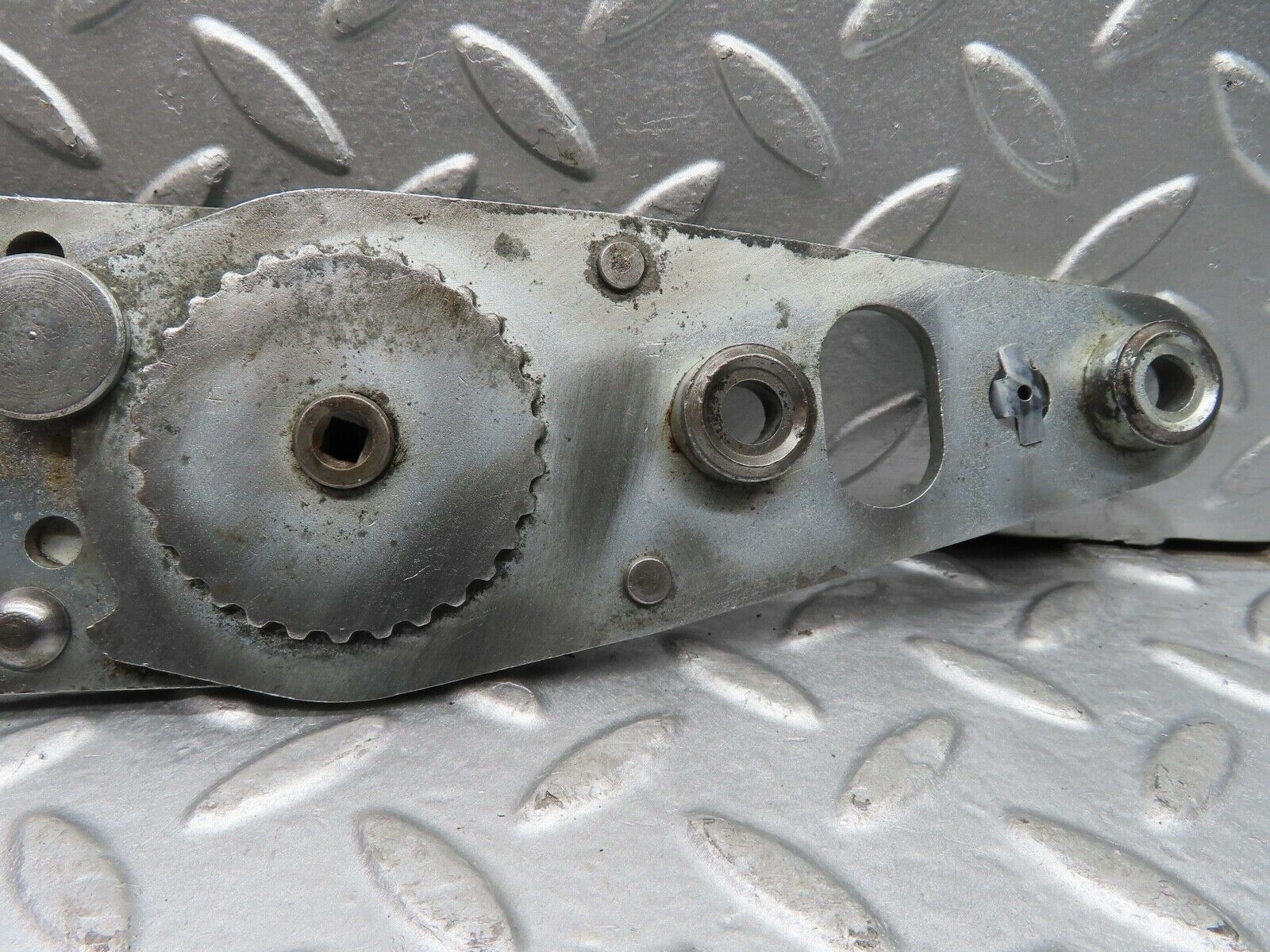 20552 Mercedes-Benz R107 450SL Front Right Seat Hinge 0009108086