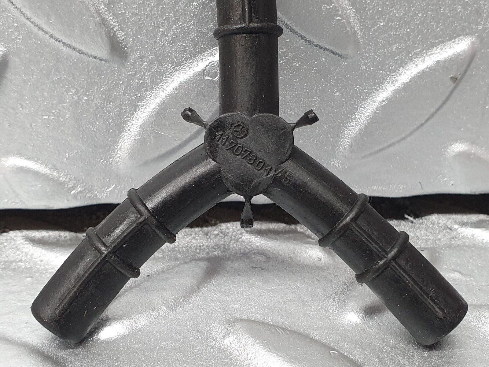 41731 Mercedes-Benz W124 200E Vacuum Pipe Set For Carburettor 1170780145