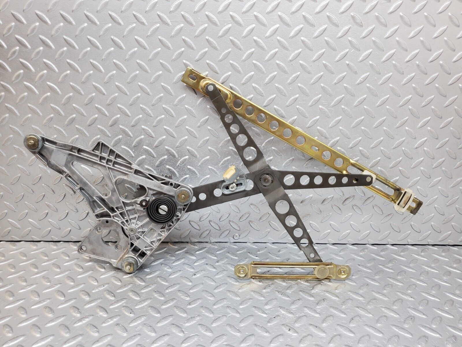 44412 Mercedes-Benz W123 280E Front Left Power Window Regulator 1237202746 1267250311