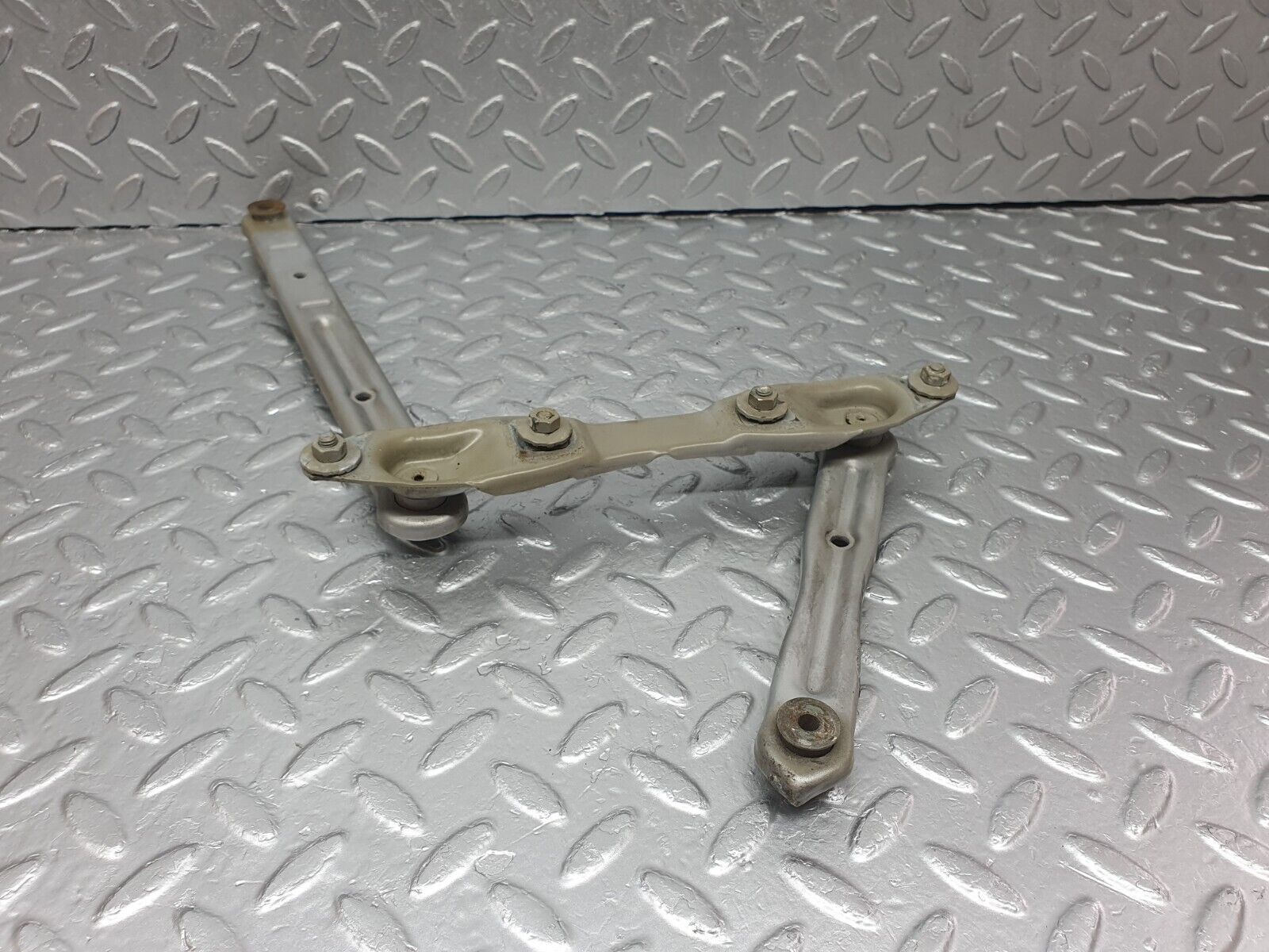 42853 Mercedes-Benz W201 190 2.0L Bonnet Hinge Right Side