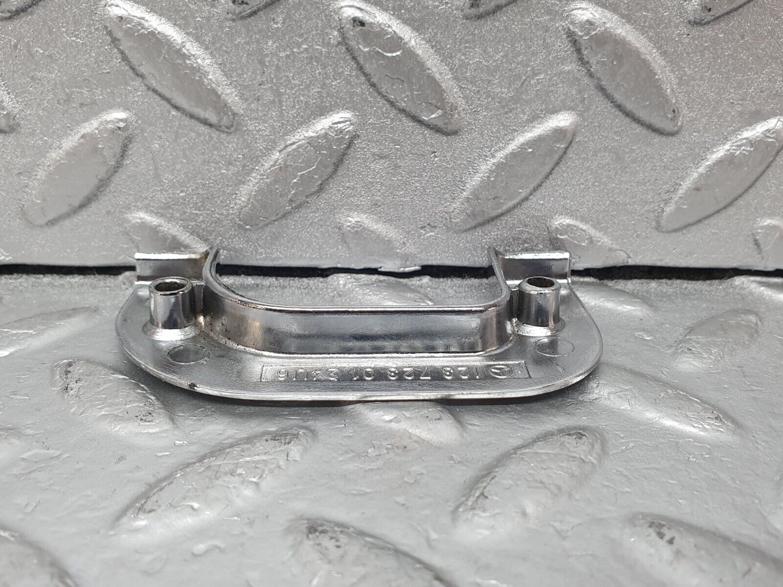 44176 Mercedes-Benz C123 230CE Coupe Interior Chrome Door Latch Trim Left 1237230124