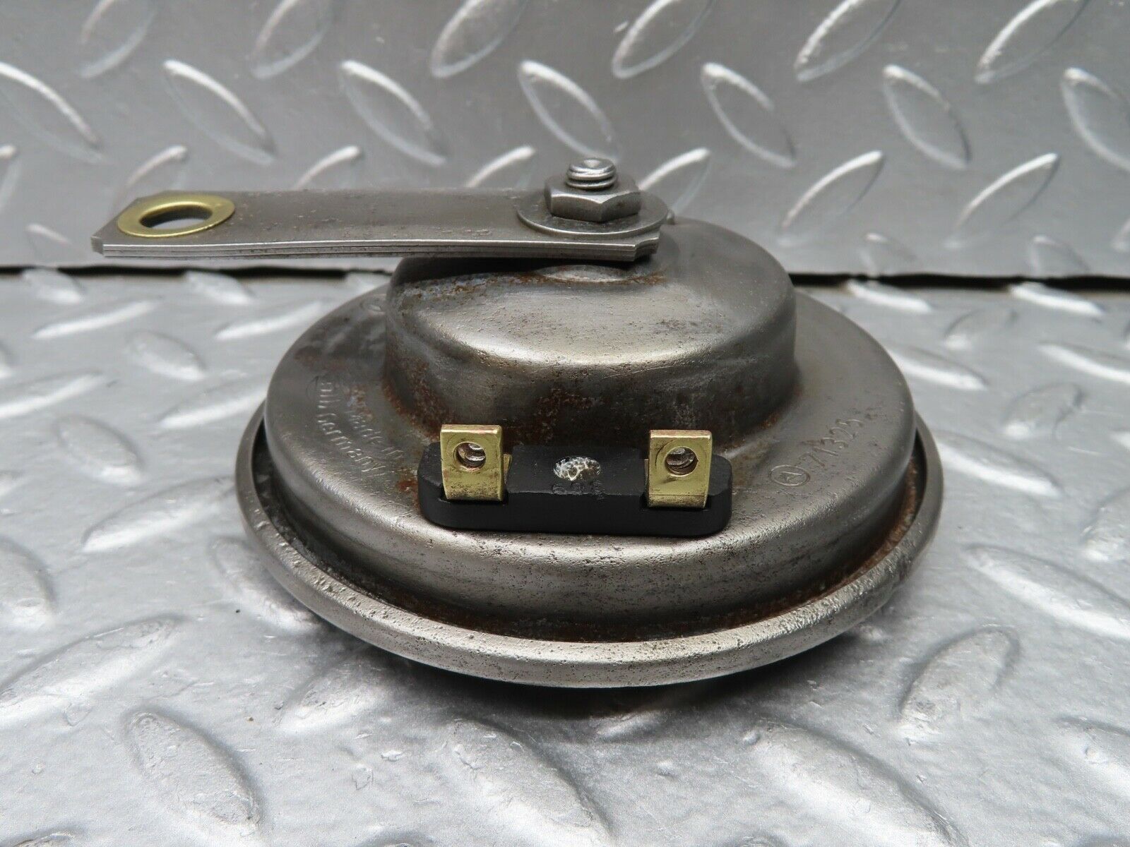 20637 Mercedes-Benz R107 450SL Horn Hella 002768