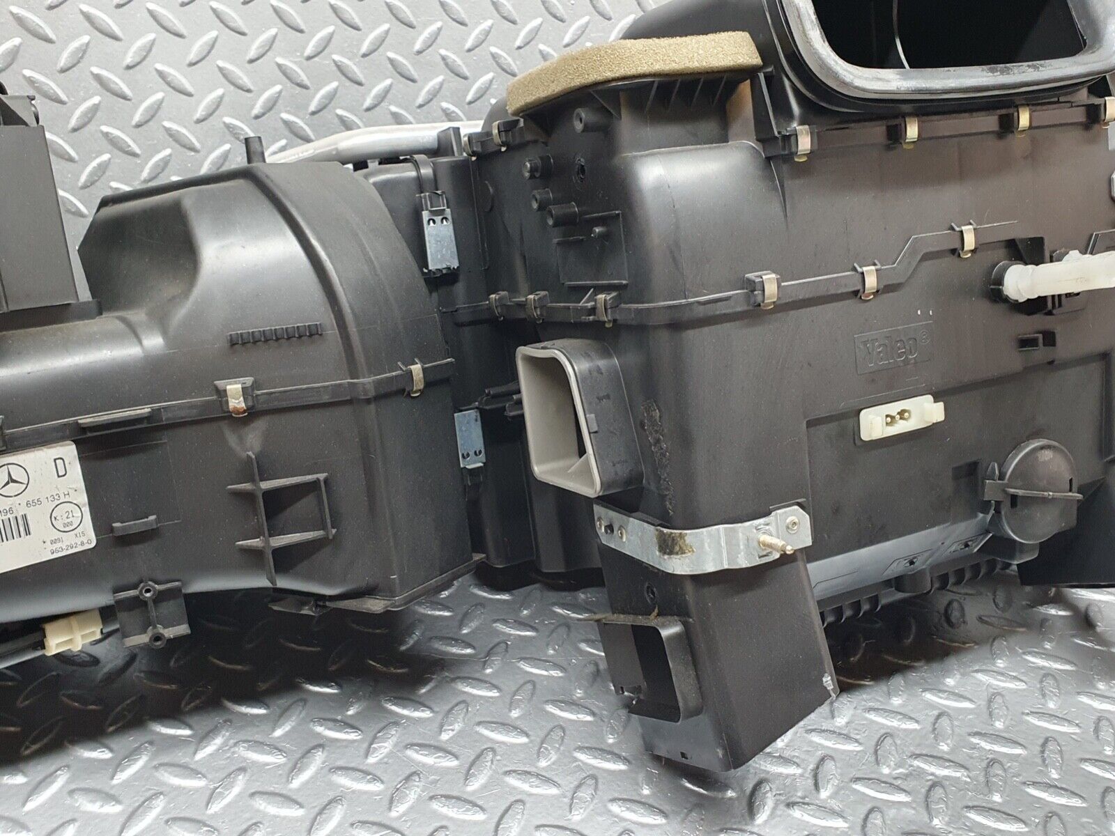 41995 Mercedes-Benz W202 C200 Heater Box Blower Housing Valeo 2028303962