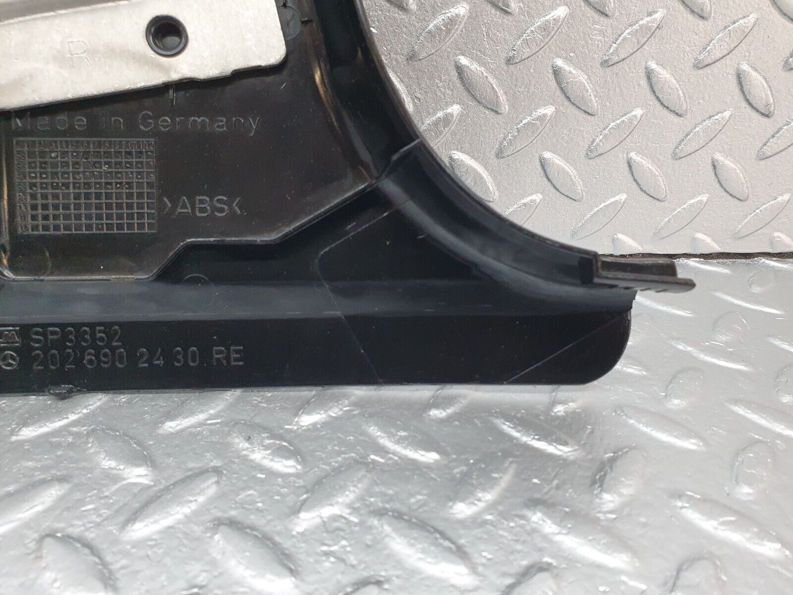 41735 Mercedes-Benz W202 C200 B Pillar Bottom Cover Right 2026902430