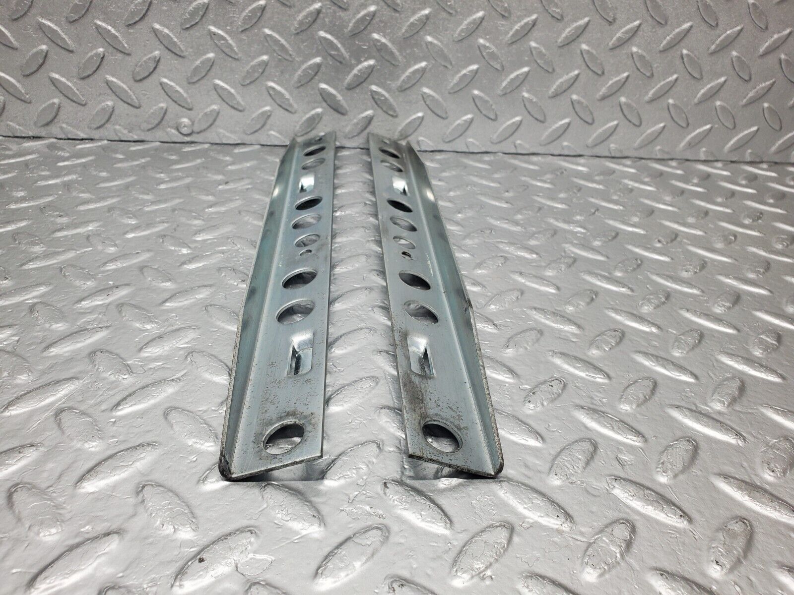 46628 Mercedes-Benz C123 280CE Coupe Front Right Seat Rail Support