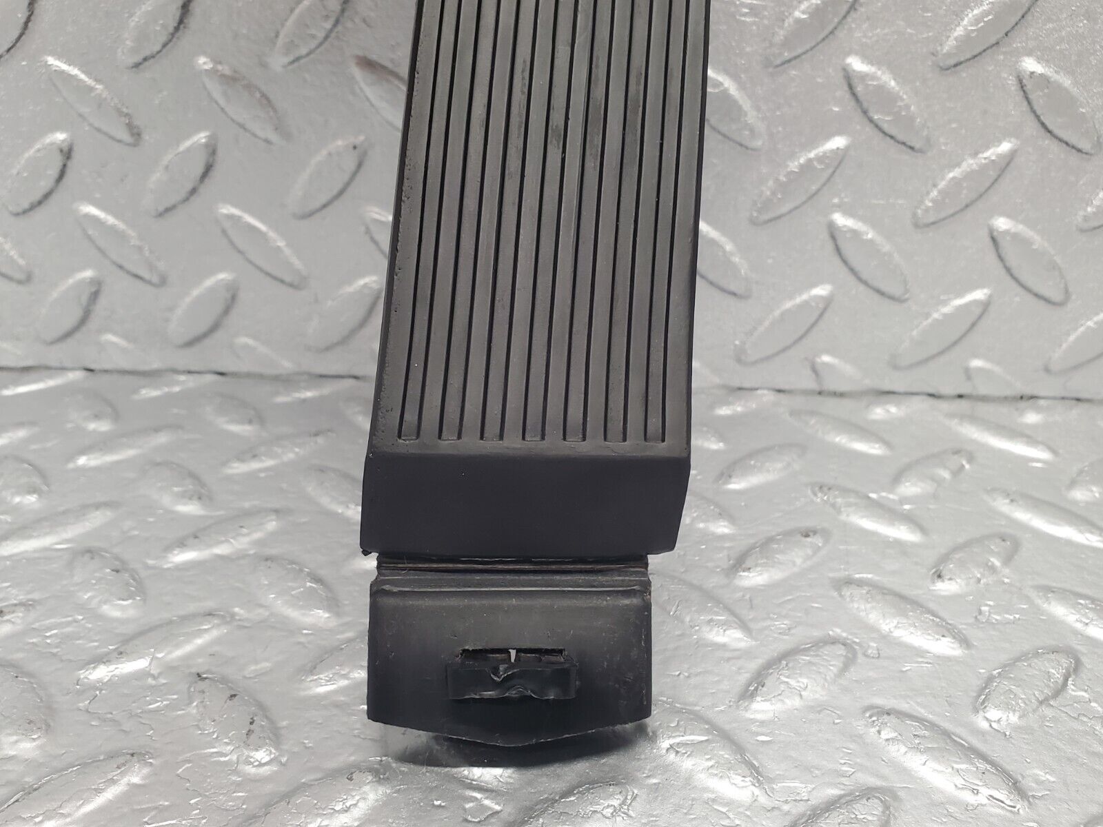 46362 Mercedes-Benz C123 280CE Coupe Accelerator Pedal With Rubber 1233010082