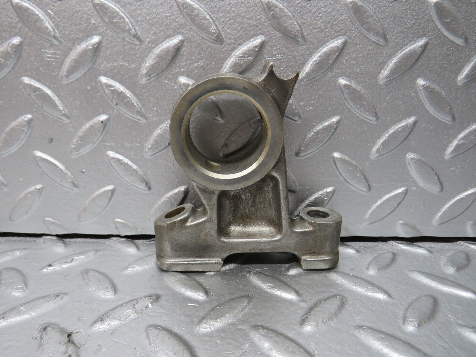 33088 Mercedes-Benz C107 R107 350 V8 Camshaft Tower Bearing 1160511810