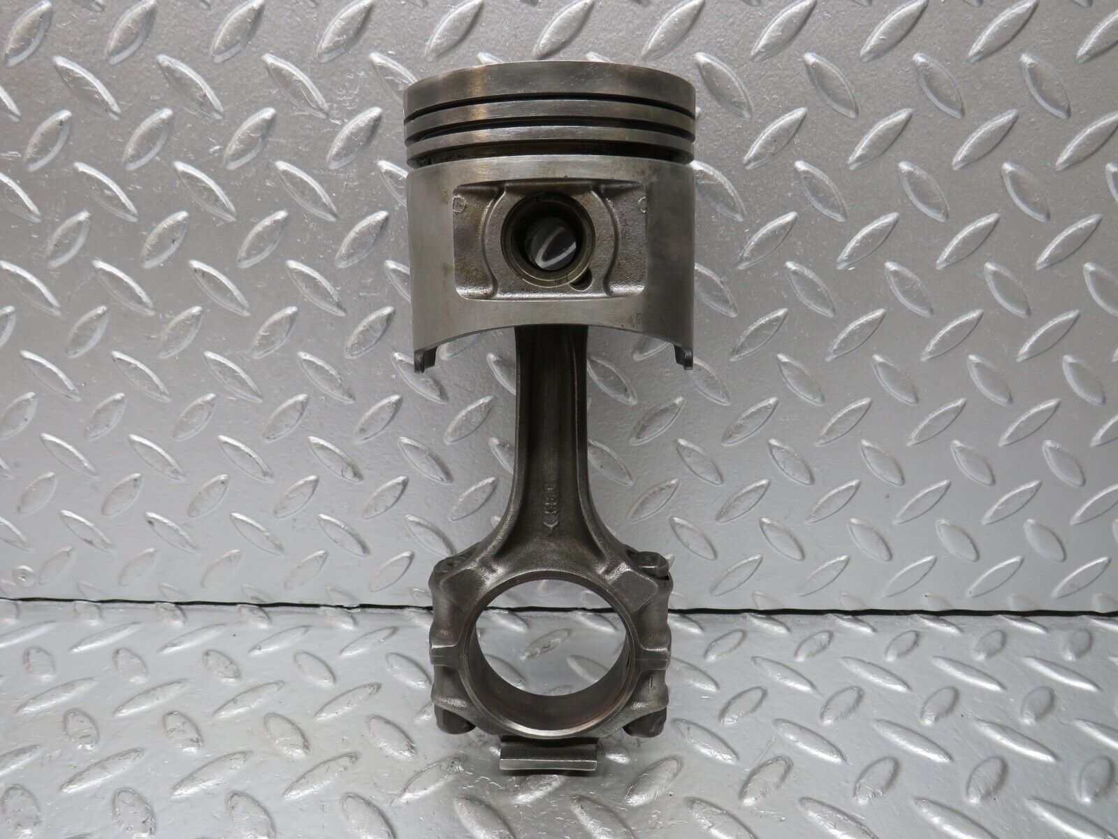 32989 Mercedes-Benz C107 R107 350 V8 Piston With Connecting Rod 92mm 11607