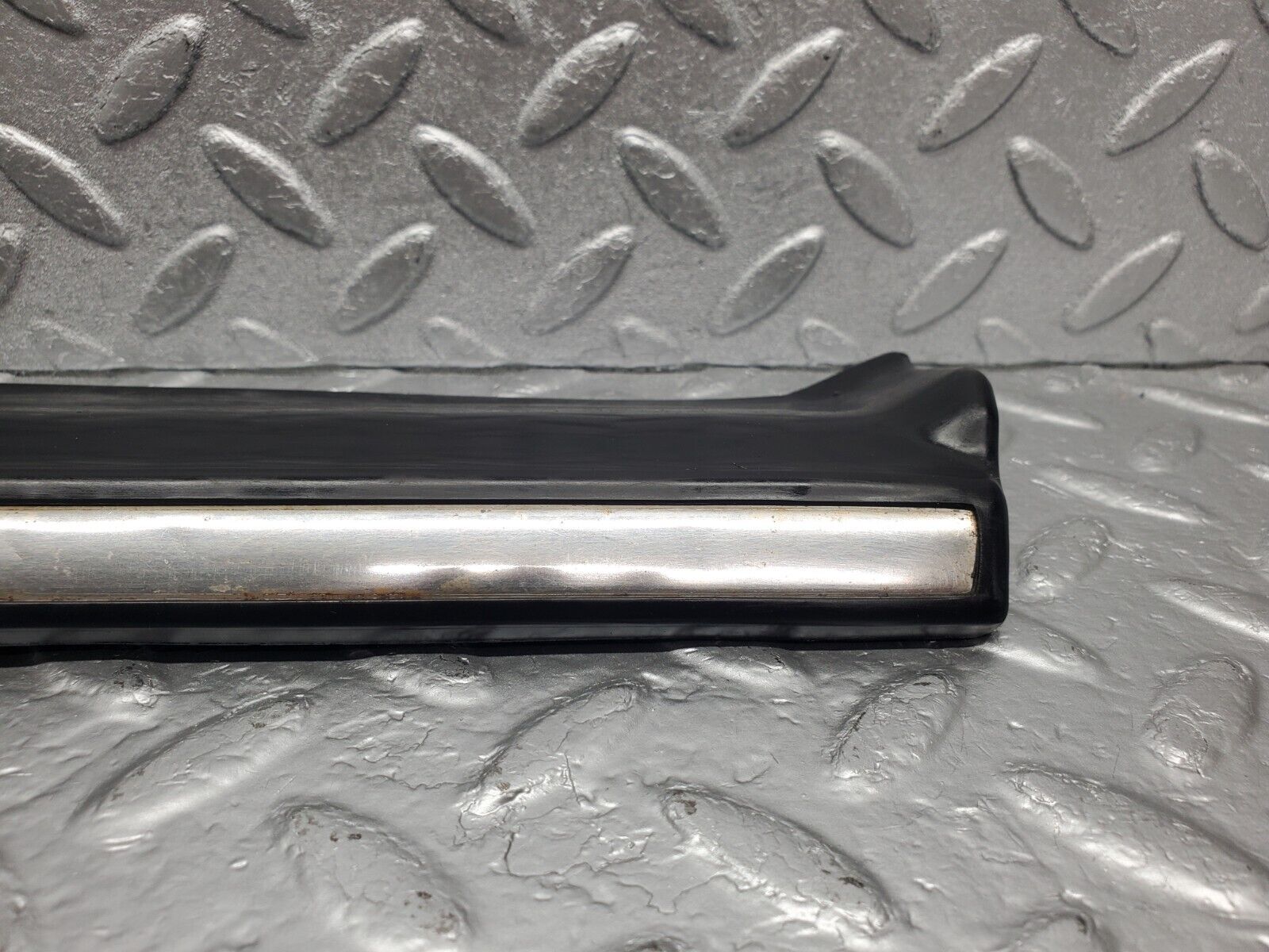 46422 Mercedes-Benz C123 280CE Coupe Front Right Fender Wing Lower Moulding Trim