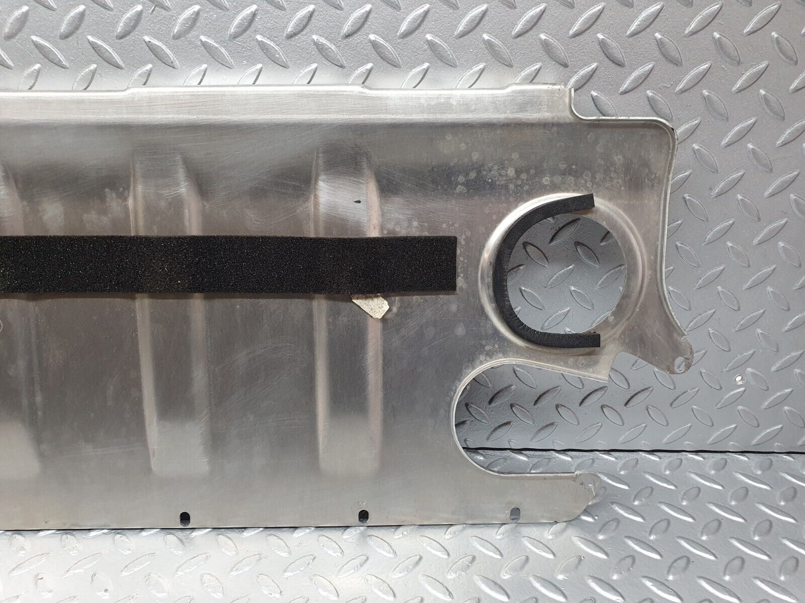 42229 Mercedes-Benz R129 320SL Coupe Fuel Tank Rear Cover