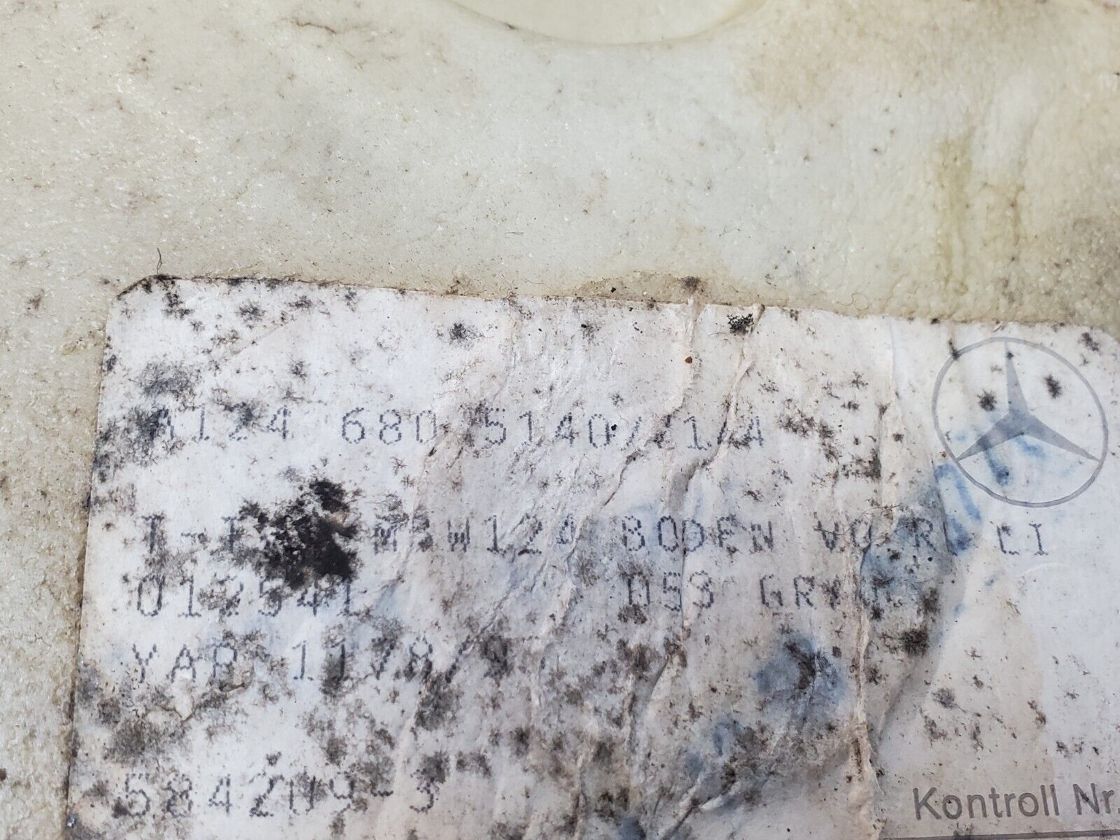 44778 Mercedes-Benz W124 220E Front Left Floor Mat 1246805140