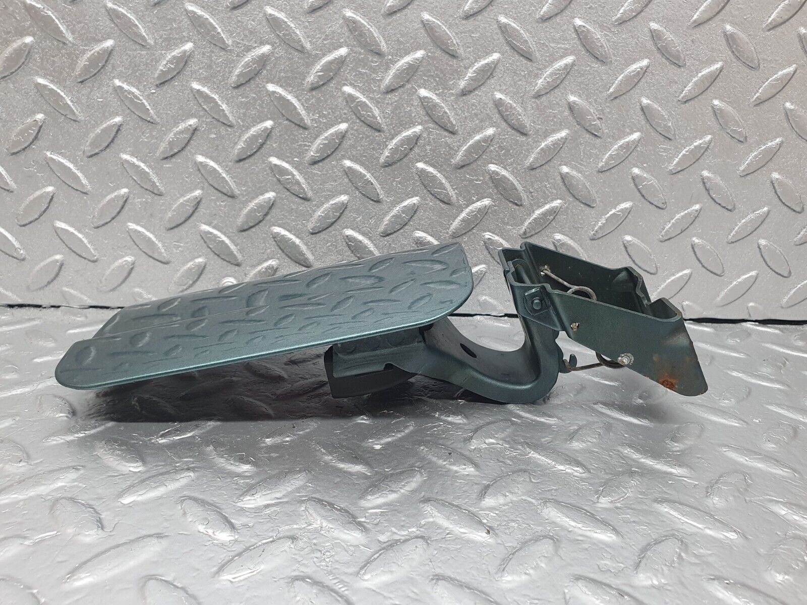 43939 Mercedes-Benz C123 230CE Coupe Fuel Tank Flap Cap 1235840039