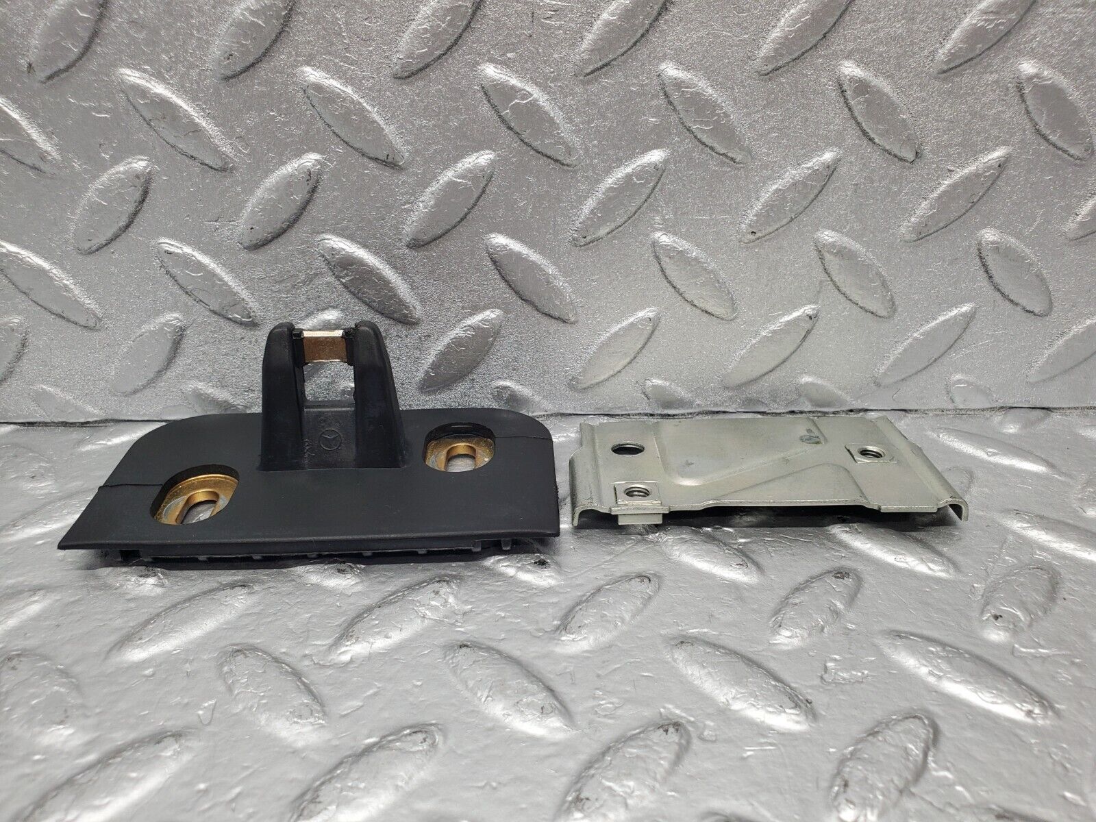 47005 Mercedes-Benz R129 320SL Coupe Trunk Lock Latch