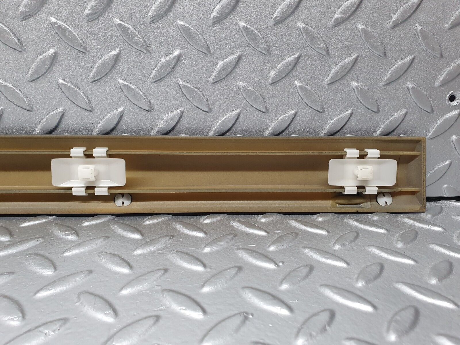 41804 Mercedes-Benz W202 C200 Front Right Door Centre Moulding Trim 2026909462