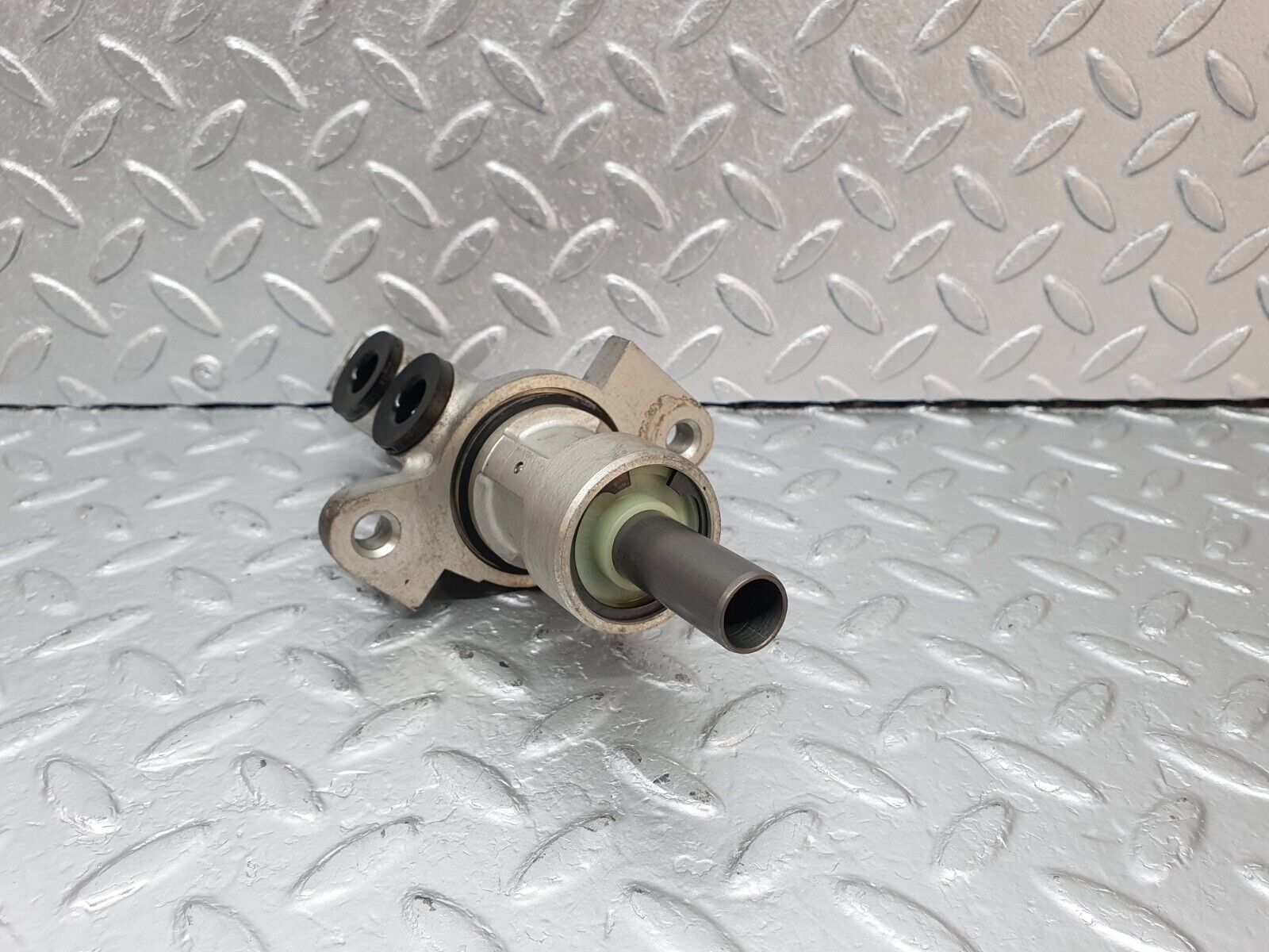 42314 Mercedes-Benz R129 320SL Coupe Brake Master Cylinder Lucas