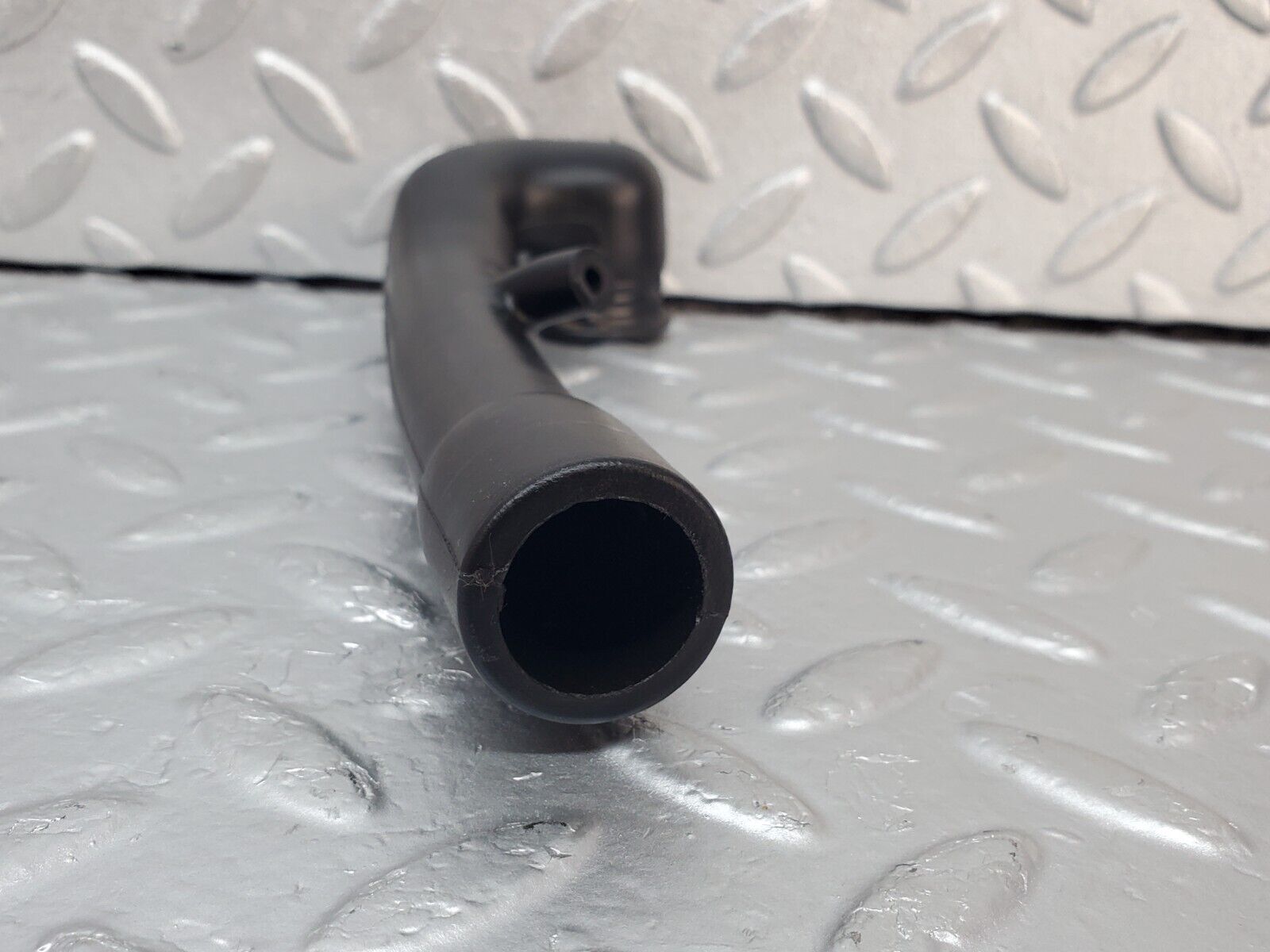 45602 Mercedes-Benz W126 420SE Crankcase Breather Hose 1160940791