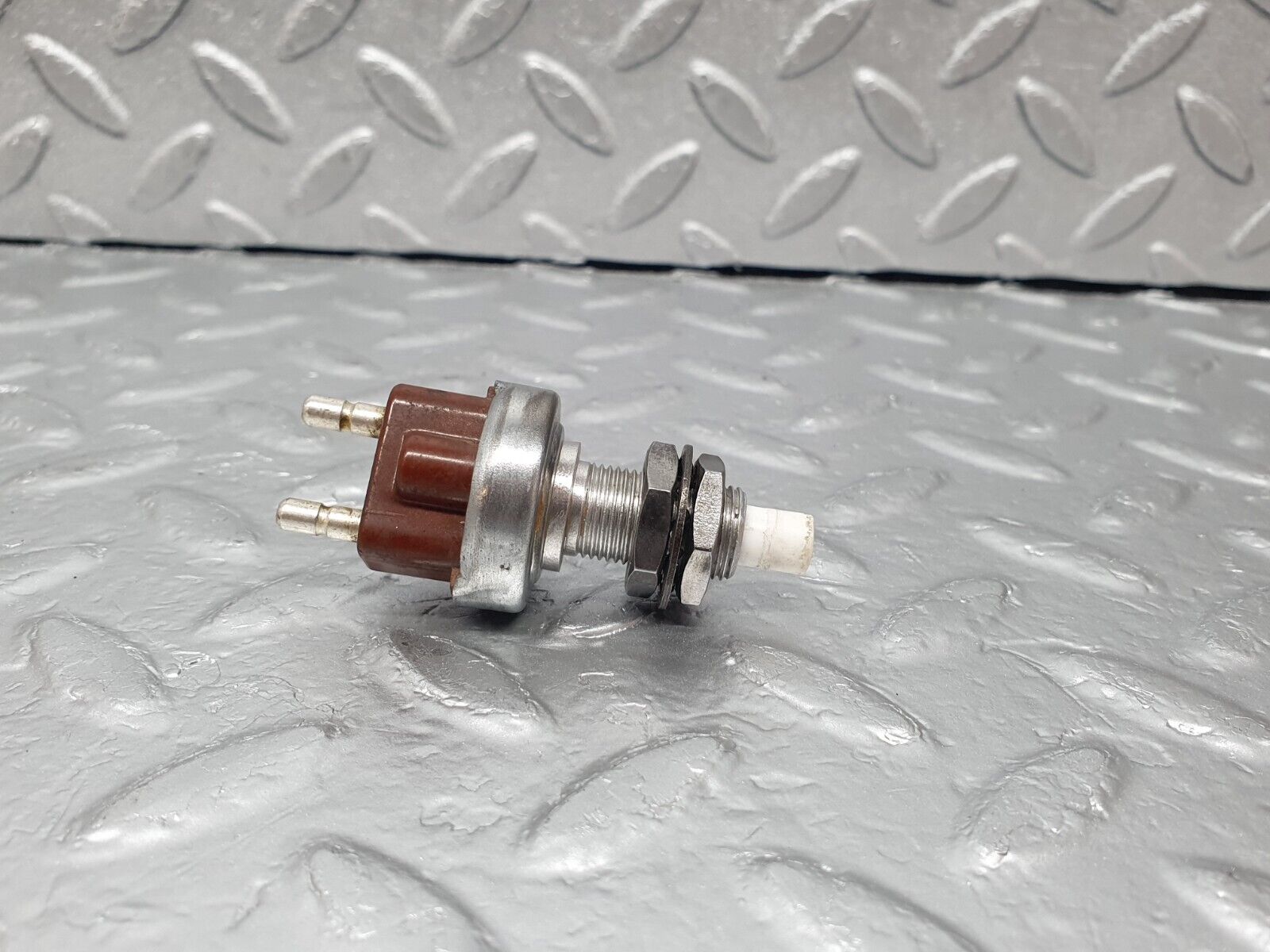 43544 Mercedes-Benz C126 380SEC Coupe Brake Light Switch 190130