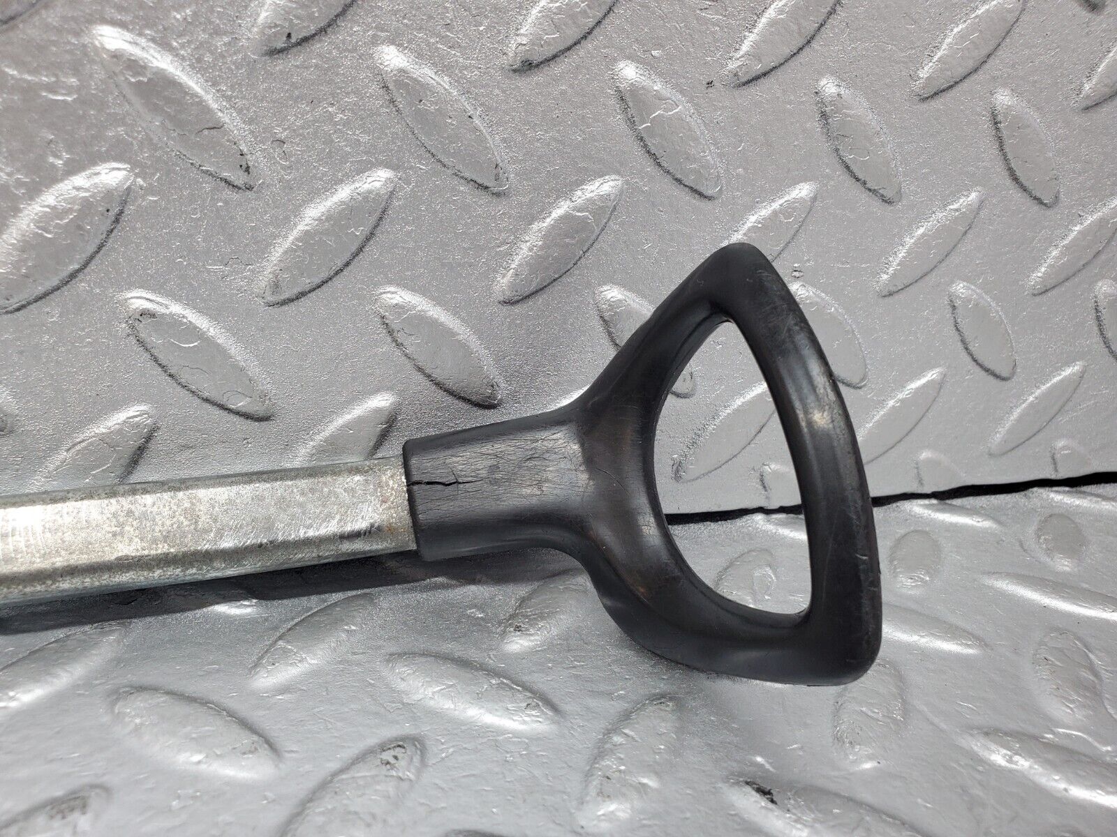 44414 Mercedes-Benz W123 280E Front Right Seat Sliding Adjust Handle