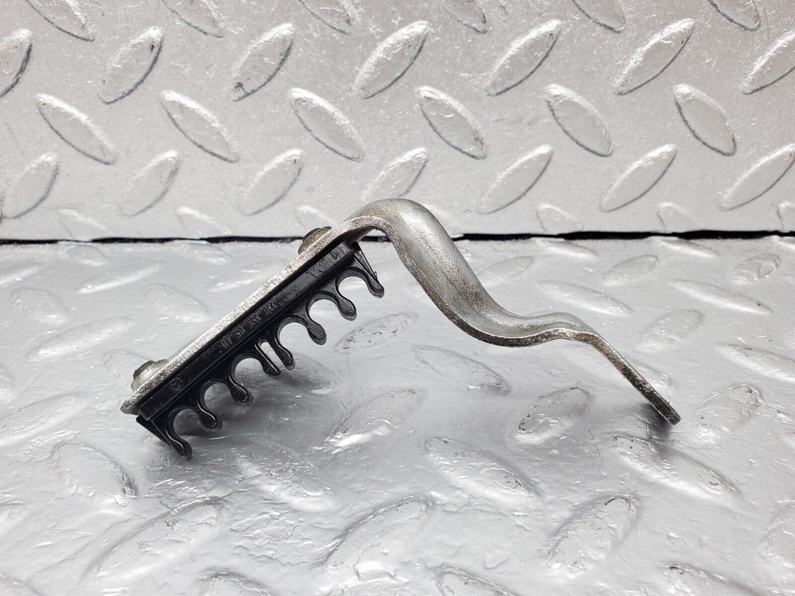 45445 Mercedes-Benz 280E M110.988 Accelerator Cable & Ignition Leads Holder 1101590540