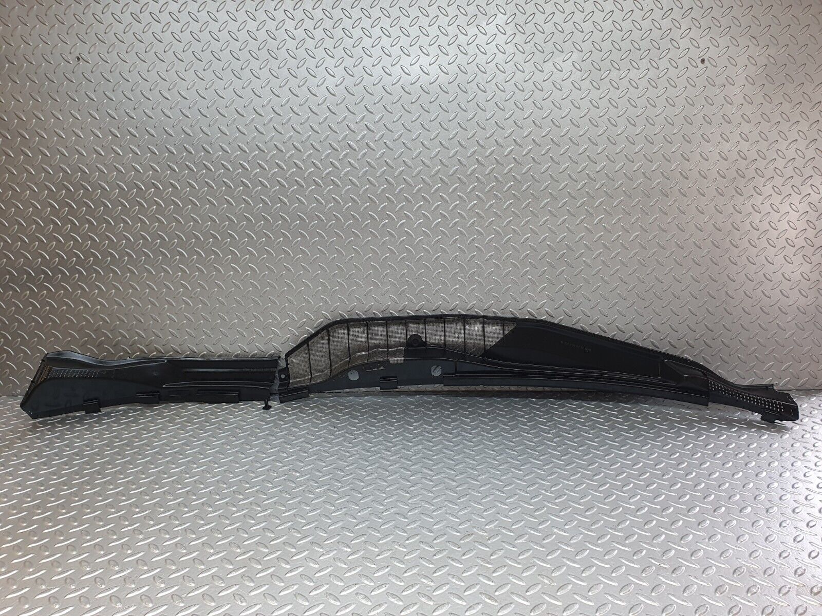 43743 Mercedes-Benz C126 380SEC Coupe Water Drain 1268300713 1268300813