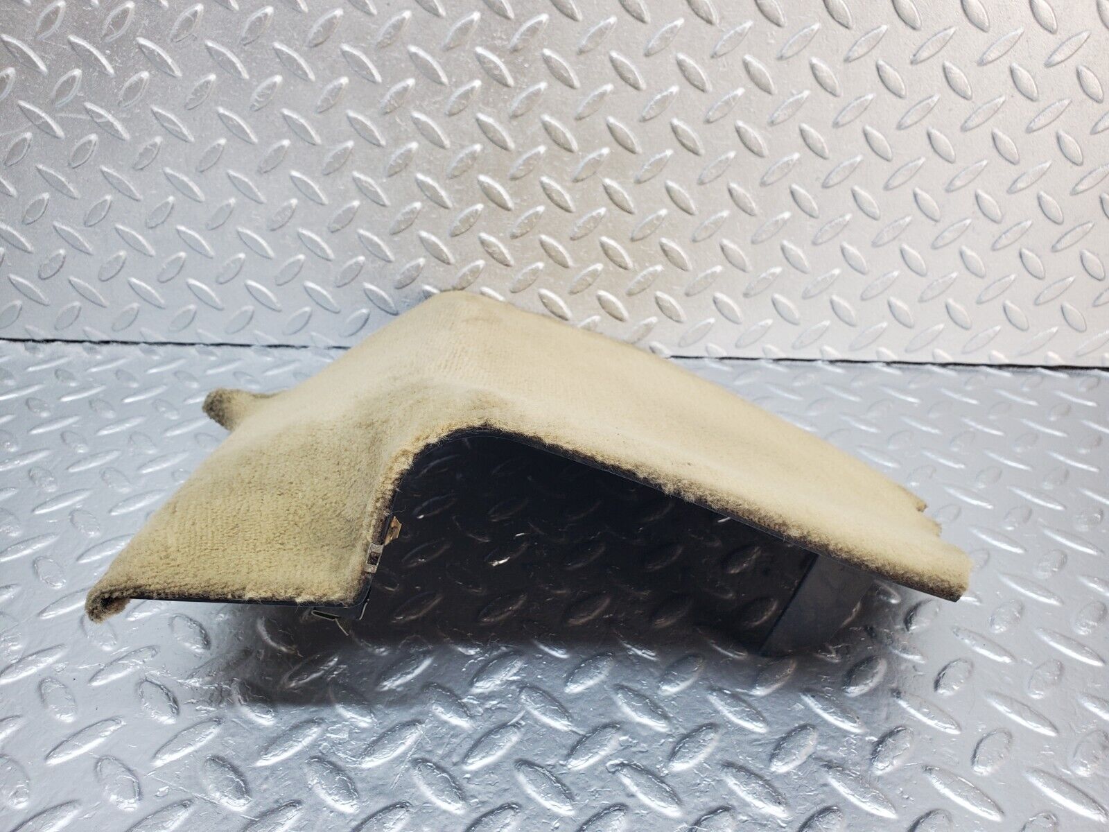 45692 Mercedes-Benz W126 420SE Front Right Kick Panel Beige 1266880406