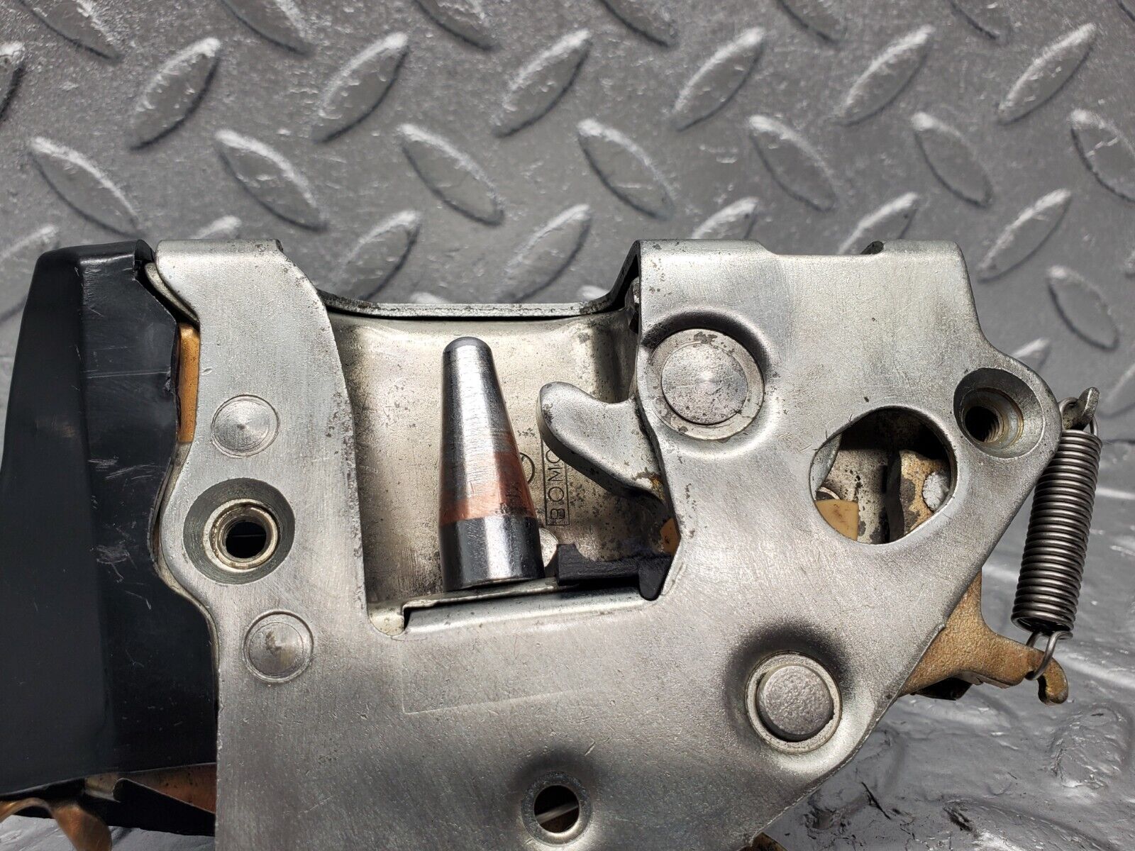 46383 Mercedes-Benz C123 280CE Coupe Left Door Lock Mechanism 1237230308