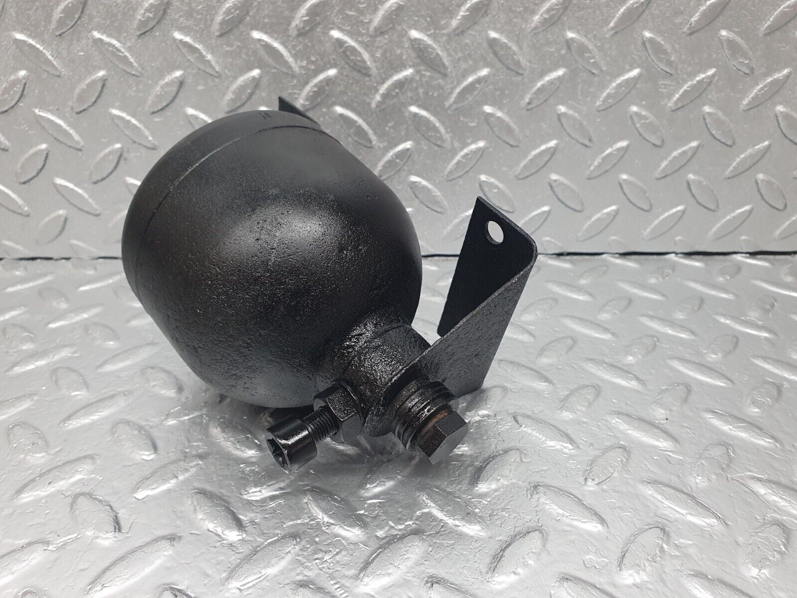 43607 Mercedes-Benz C126 380SEC Coupe Rear Suspension Sphere