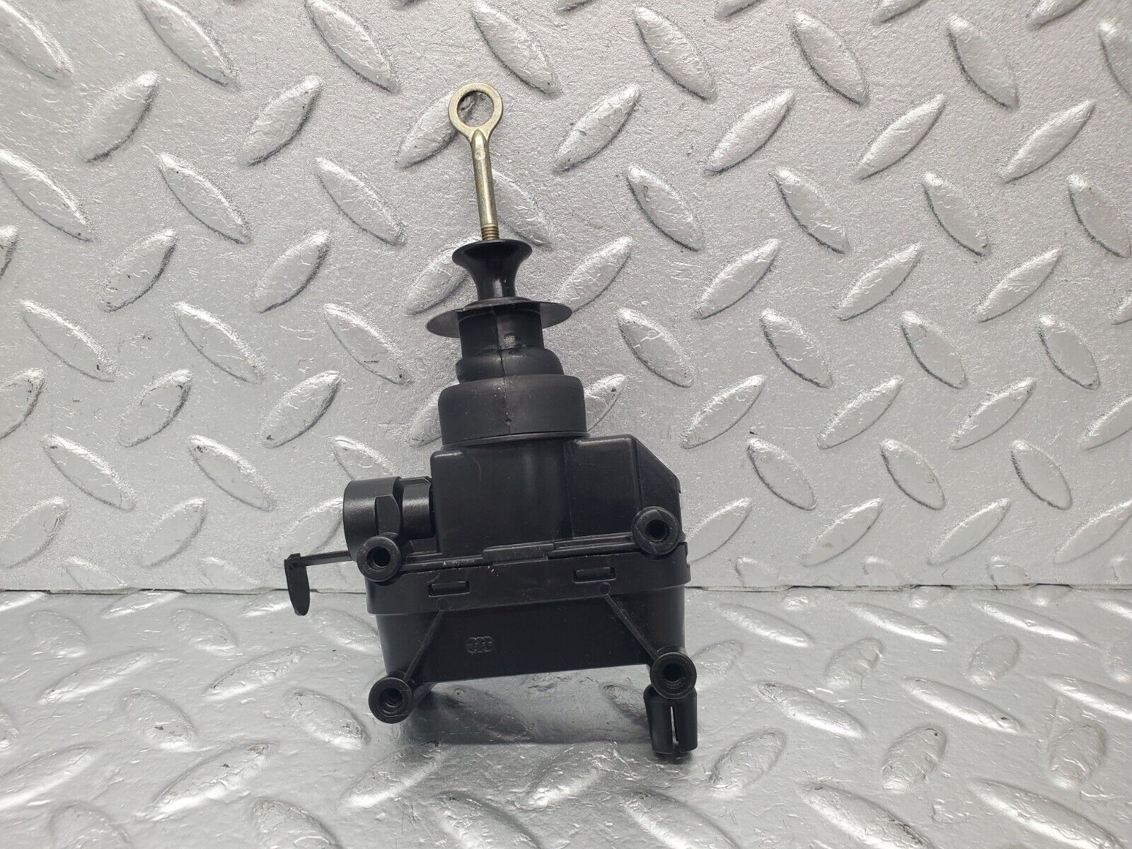 46146 Mercedes-Benz W124 Front Right Door Lock Vacuum Actuator