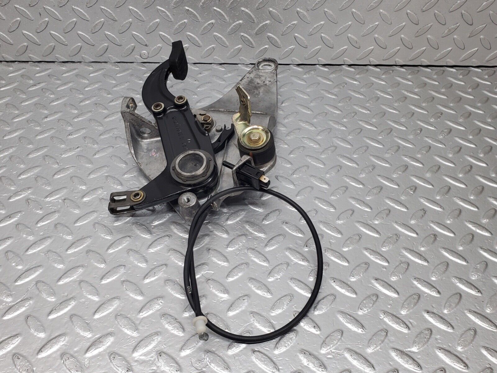 44590 Mercedes-Benz W124 220E Parking Brake Pedal 1244270736 1244270801